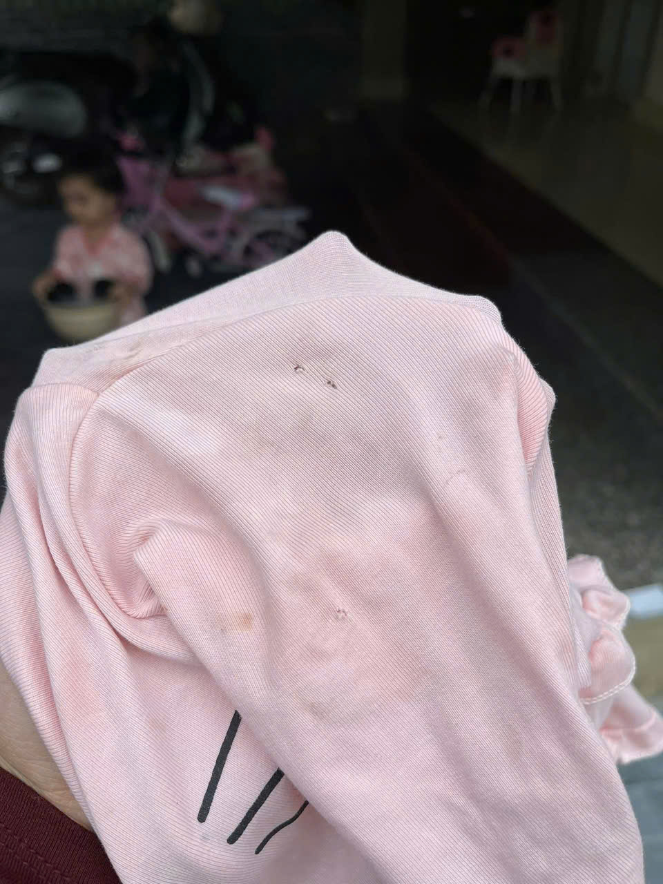 Bé gái 2 tuổi bị thương nặng khiến phụ huynh bức xúc tại Hà Tĩnh - Ảnh 3. Bé gái 2 tuổi bị thương nặng khiến phụ huynh bức xúc tại Hà Tĩnh - Ảnh 3.