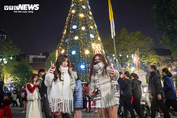 Dự b&aacute;o thời tiết Noel 2025 tại H&agrave; Nội v&agrave; c&aacute;c tỉnh th&agrave;nh tr&ecirc;n cả nước - Ảnh 1.