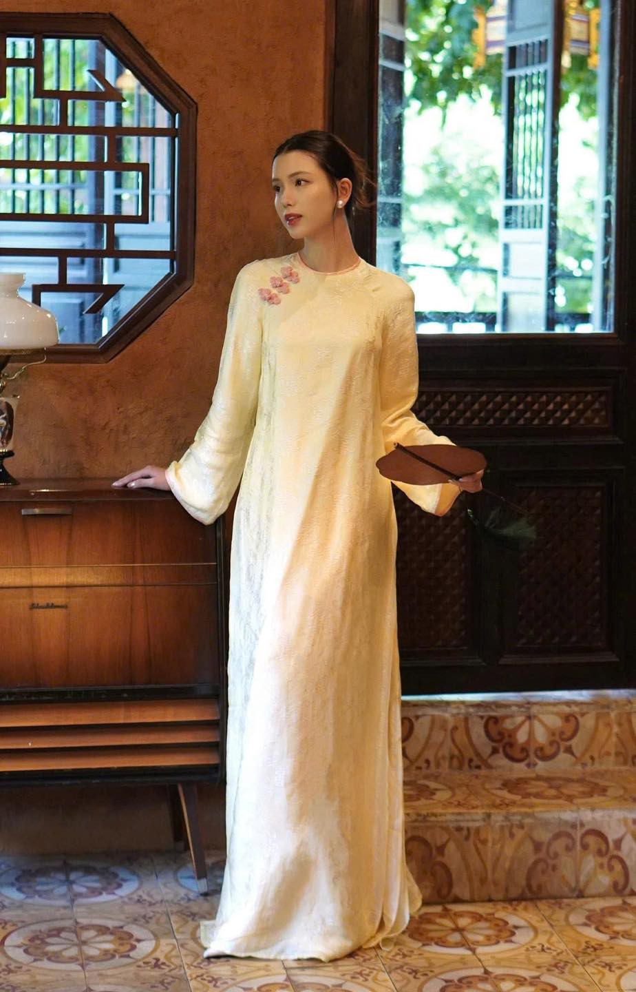 H&agrave; Tăng lại tạo trend &aacute;o d&agrave;i Tết: Local brand đồng loạt ra mắt c&aacute;c thiết kế, t&ocirc;n trọn kh&iacute; chất phụ nữ tuổi 35+- Ảnh 6.