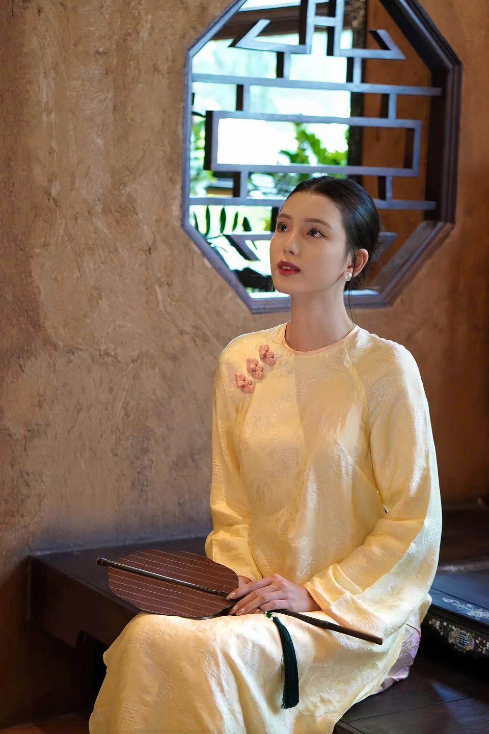 H&agrave; Tăng lại tạo trend &aacute;o d&agrave;i Tết: Local brand đồng loạt ra mắt c&aacute;c thiết kế, t&ocirc;n trọn kh&iacute; chất phụ nữ tuổi 35+- Ảnh 5.