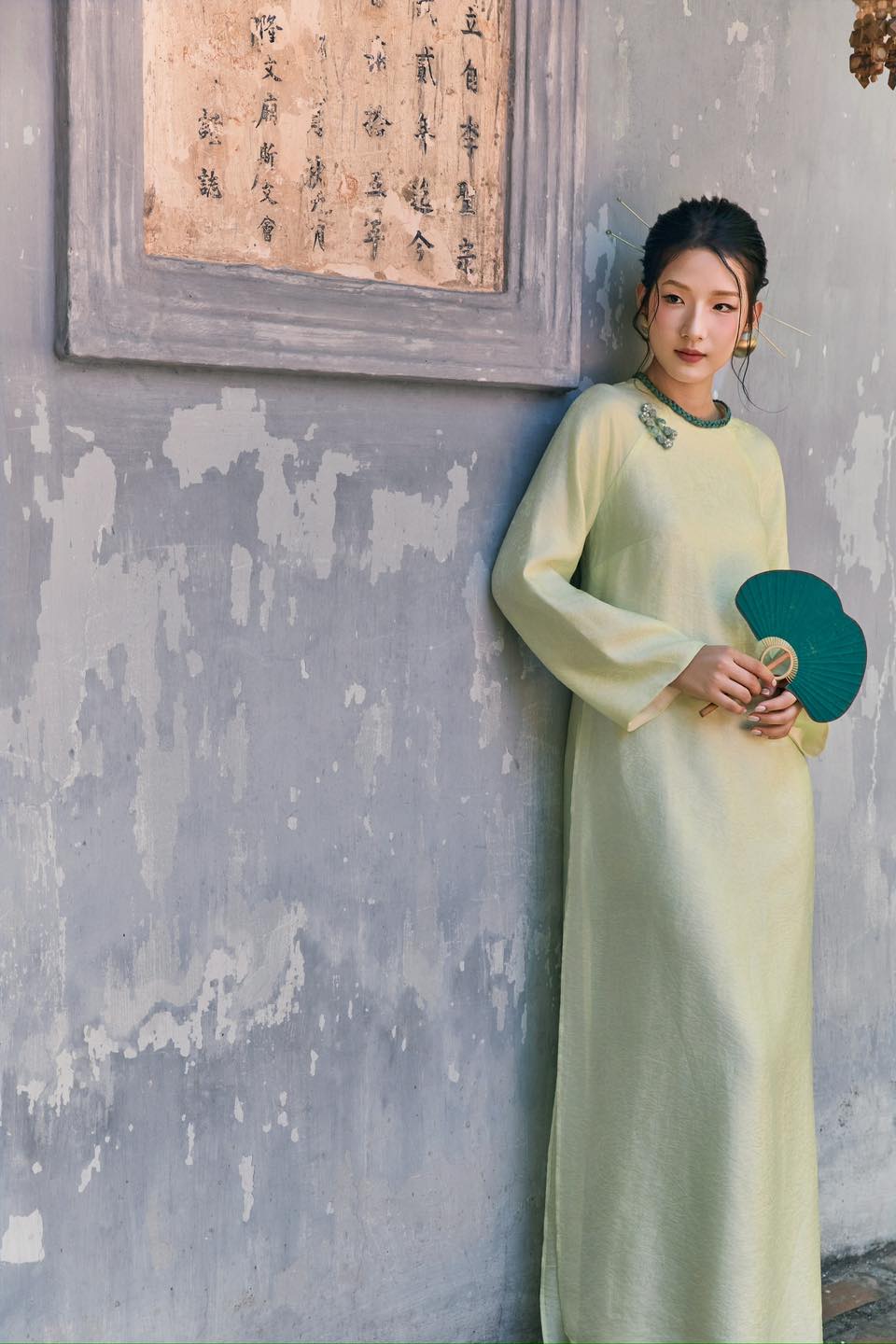 H&agrave; Tăng lại tạo trend &aacute;o d&agrave;i Tết: Local brand đồng loạt ra mắt c&aacute;c thiết kế, t&ocirc;n trọn kh&iacute; chất phụ nữ tuổi 35+- Ảnh 19.