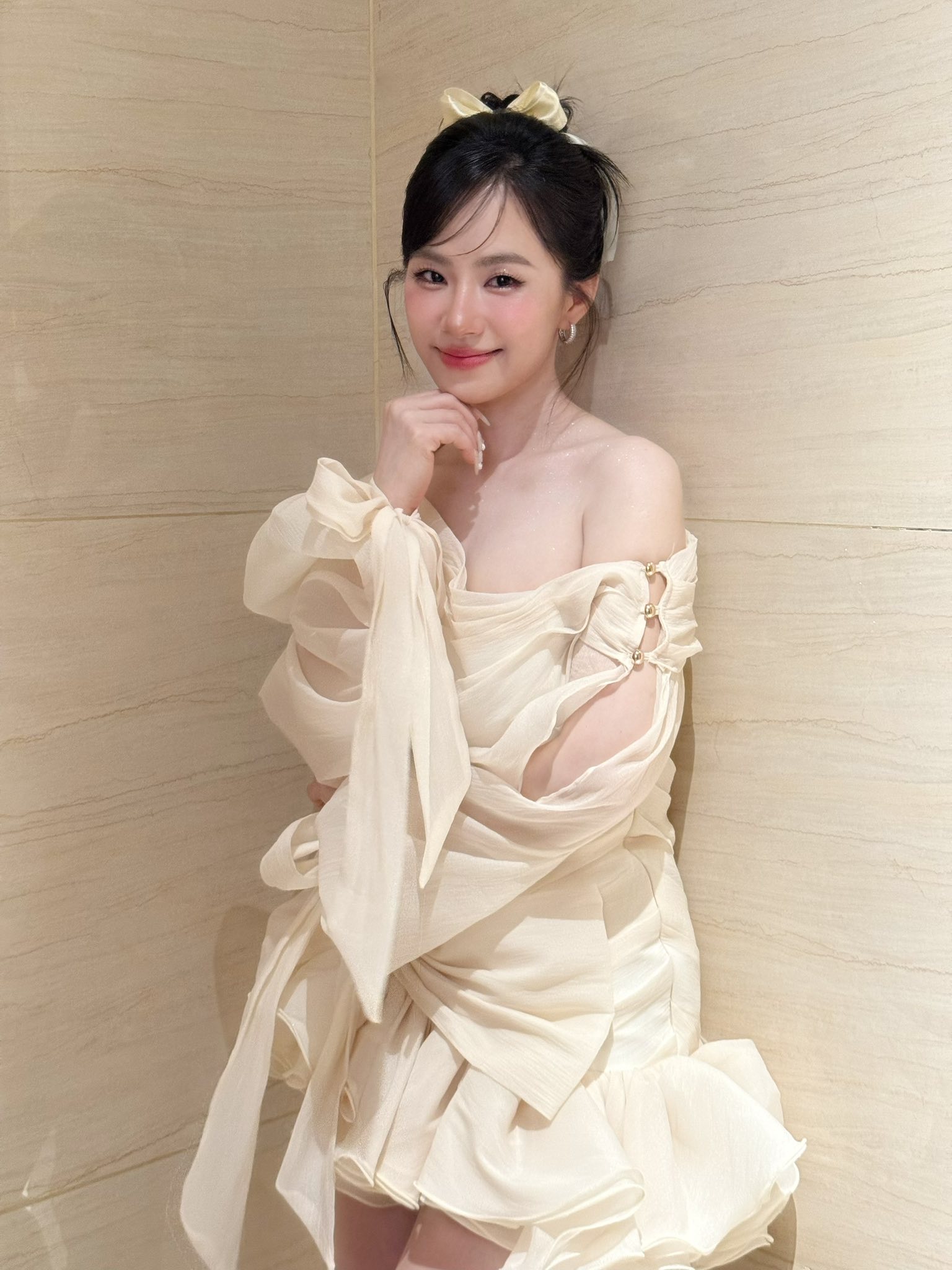 Lương B&iacute;ch Hữu lộ ảnh mới tốt nghiệp đại học ở tuổi 41, CĐM thốt l&ecirc;n trẻ hơn cả sinh vi&ecirc;n: B&iacute; quyết 