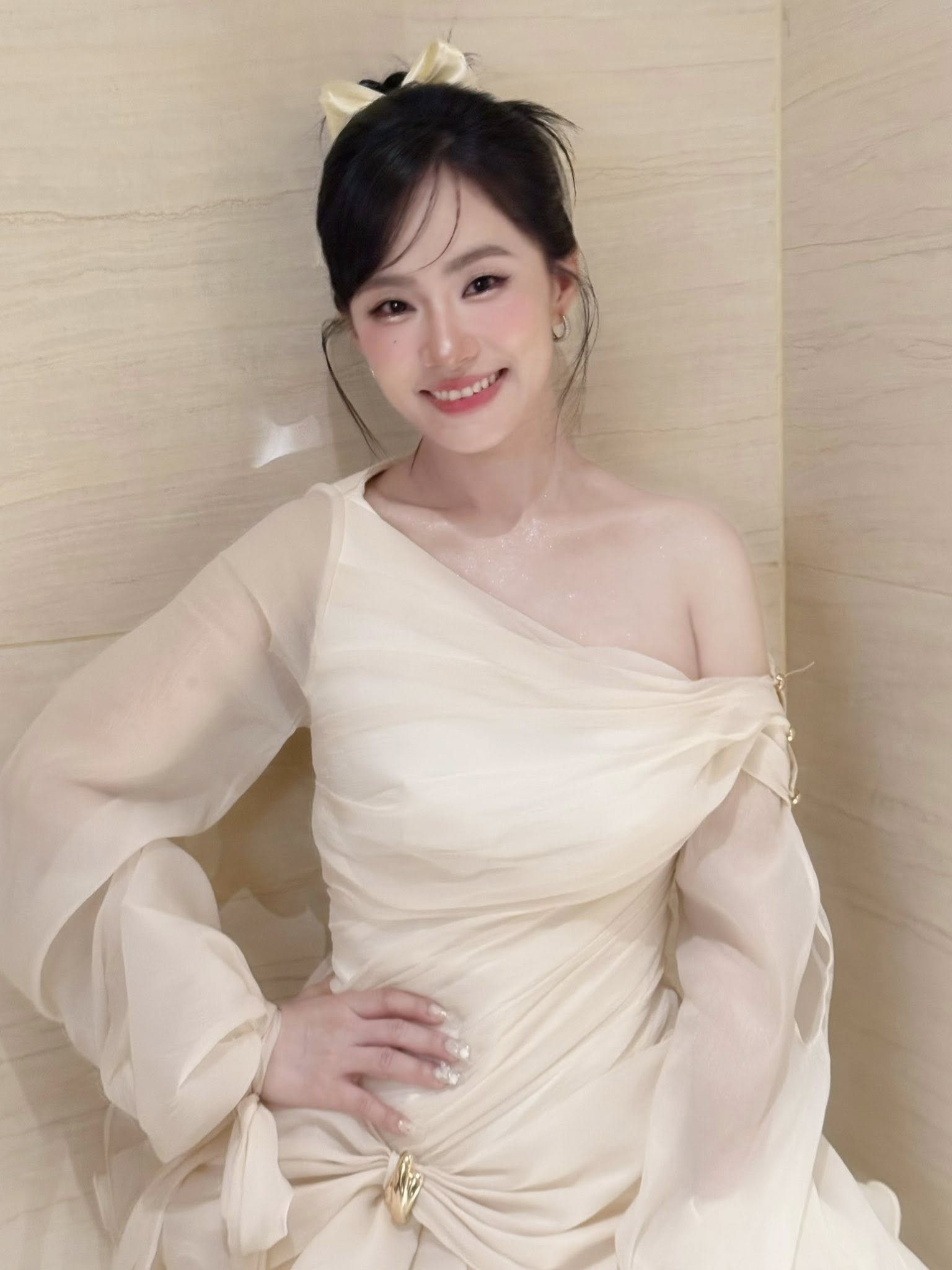 Lương B&iacute;ch Hữu lộ ảnh mới tốt nghiệp đại học ở tuổi 41, CĐM thốt l&ecirc;n trẻ hơn cả sinh vi&ecirc;n: B&iacute; quyết 