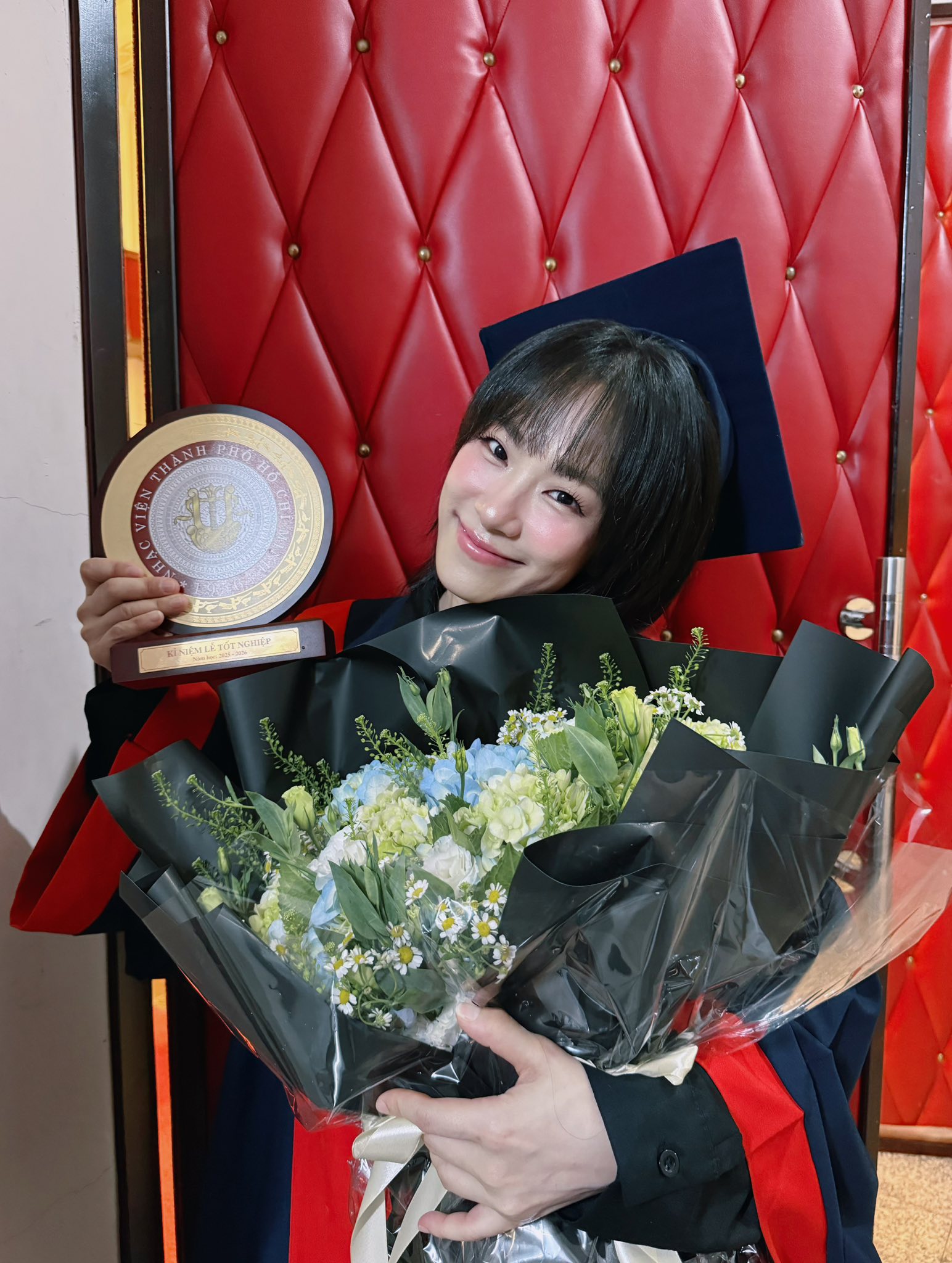 Lương B&iacute;ch Hữu lộ ảnh mới tốt nghiệp đại học ở tuổi 41, CĐM thốt l&ecirc;n trẻ hơn cả sinh vi&ecirc;n: B&iacute; quyết 