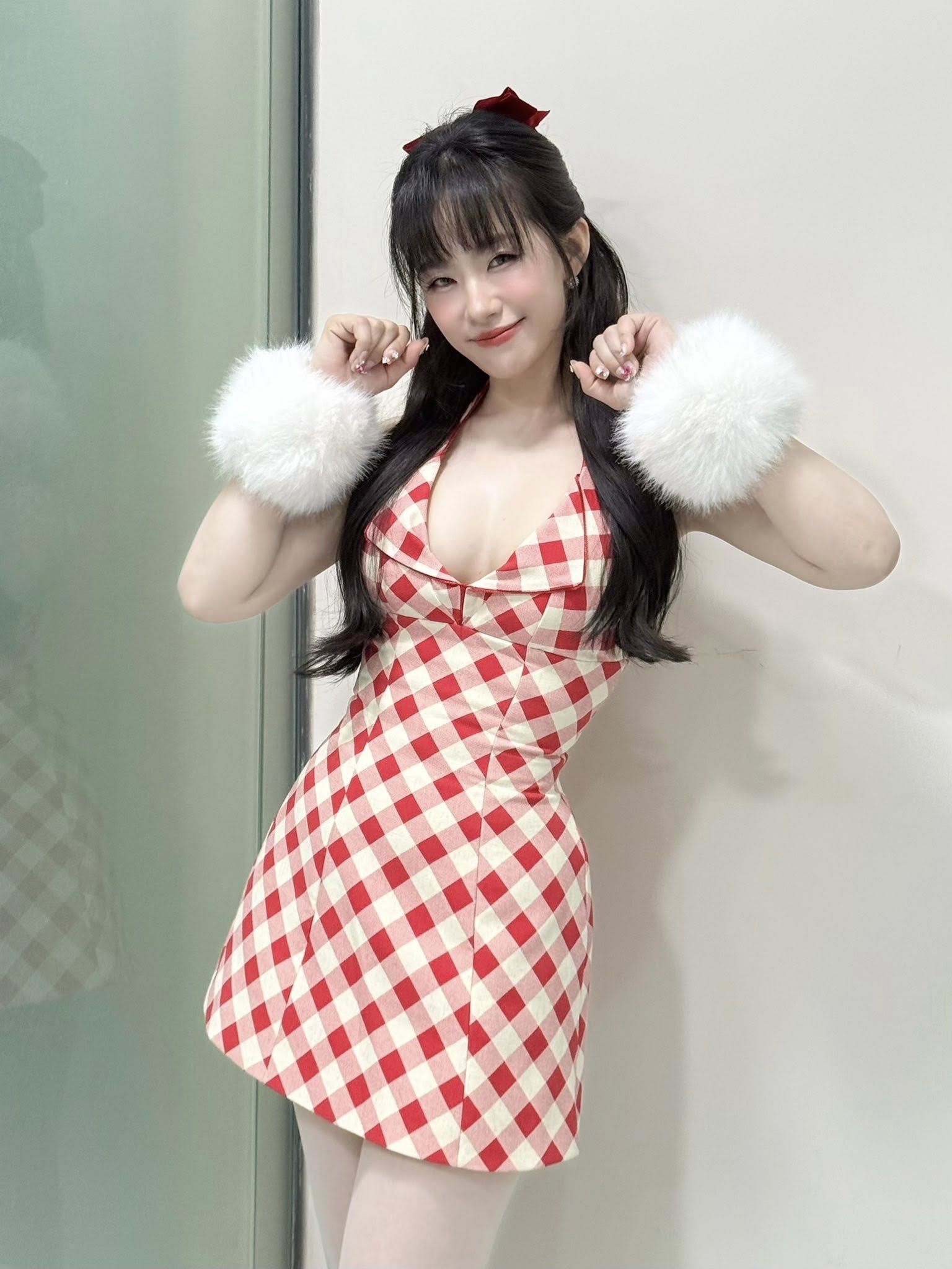 Lương B&iacute;ch Hữu lộ ảnh mới tốt nghiệp đại học ở tuổi 41, CĐM thốt l&ecirc;n trẻ hơn cả sinh vi&ecirc;n: B&iacute; quyết 