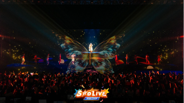 Trúc Nhân, Trung Quân và dàn sao khuấy đảo đại tiệc sinh nhật 10 năm Shopee Sao Live Đỉnh Chóp 12.12 bùng nổ - Ảnh 3. Trúc Nhân, Trung Quân và dàn sao khuấy đảo đại tiệc sinh nhật 10 năm Shopee Sao Live Đỉnh Chóp 12.12 bùng nổ - Ảnh 3.