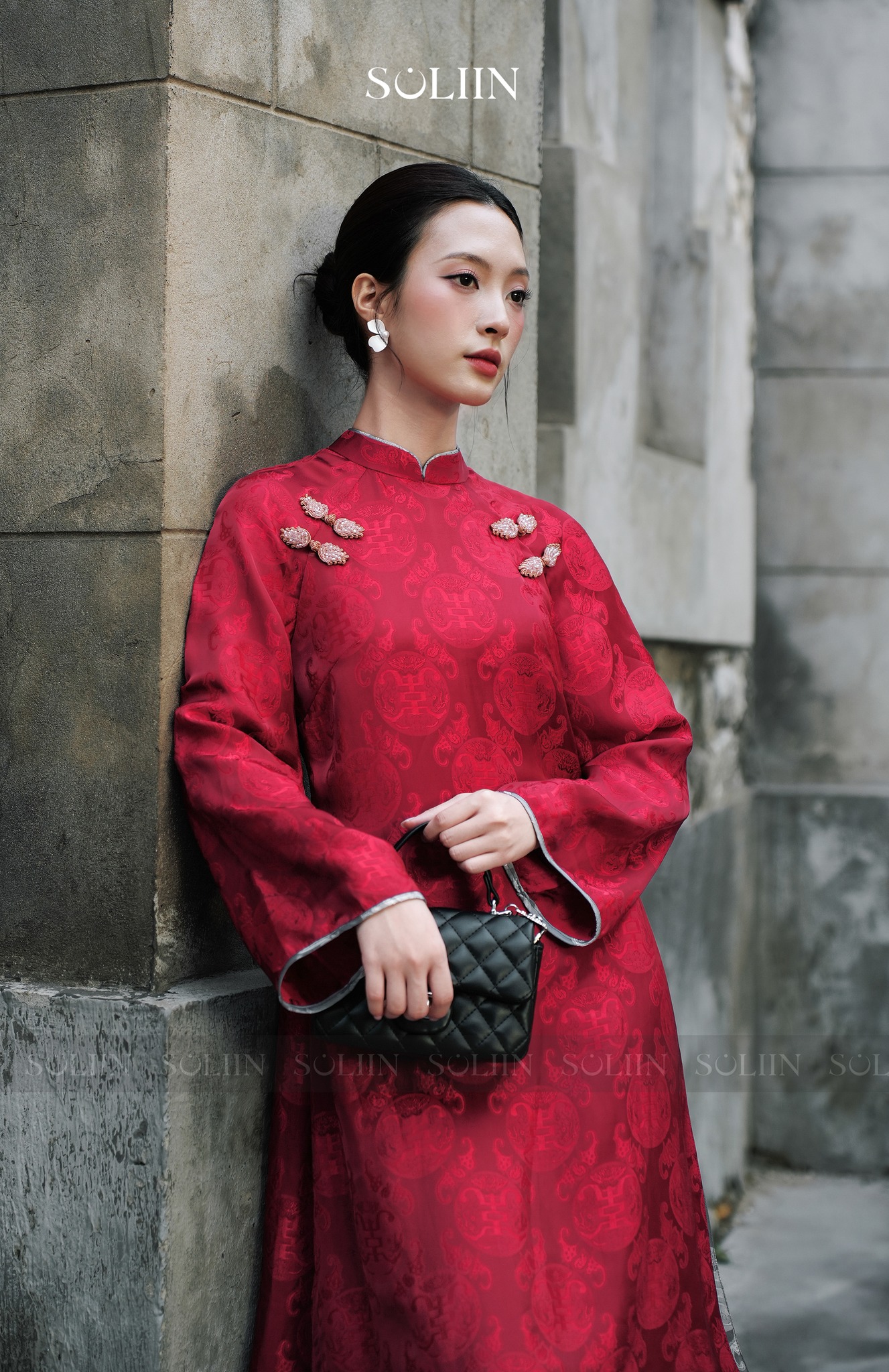 H&agrave; Tăng lại tạo trend &aacute;o d&agrave;i Tết: Local brand đồng loạt ra mắt c&aacute;c thiết kế, t&ocirc;n trọn kh&iacute; chất phụ nữ tuổi 35+- Ảnh 14.