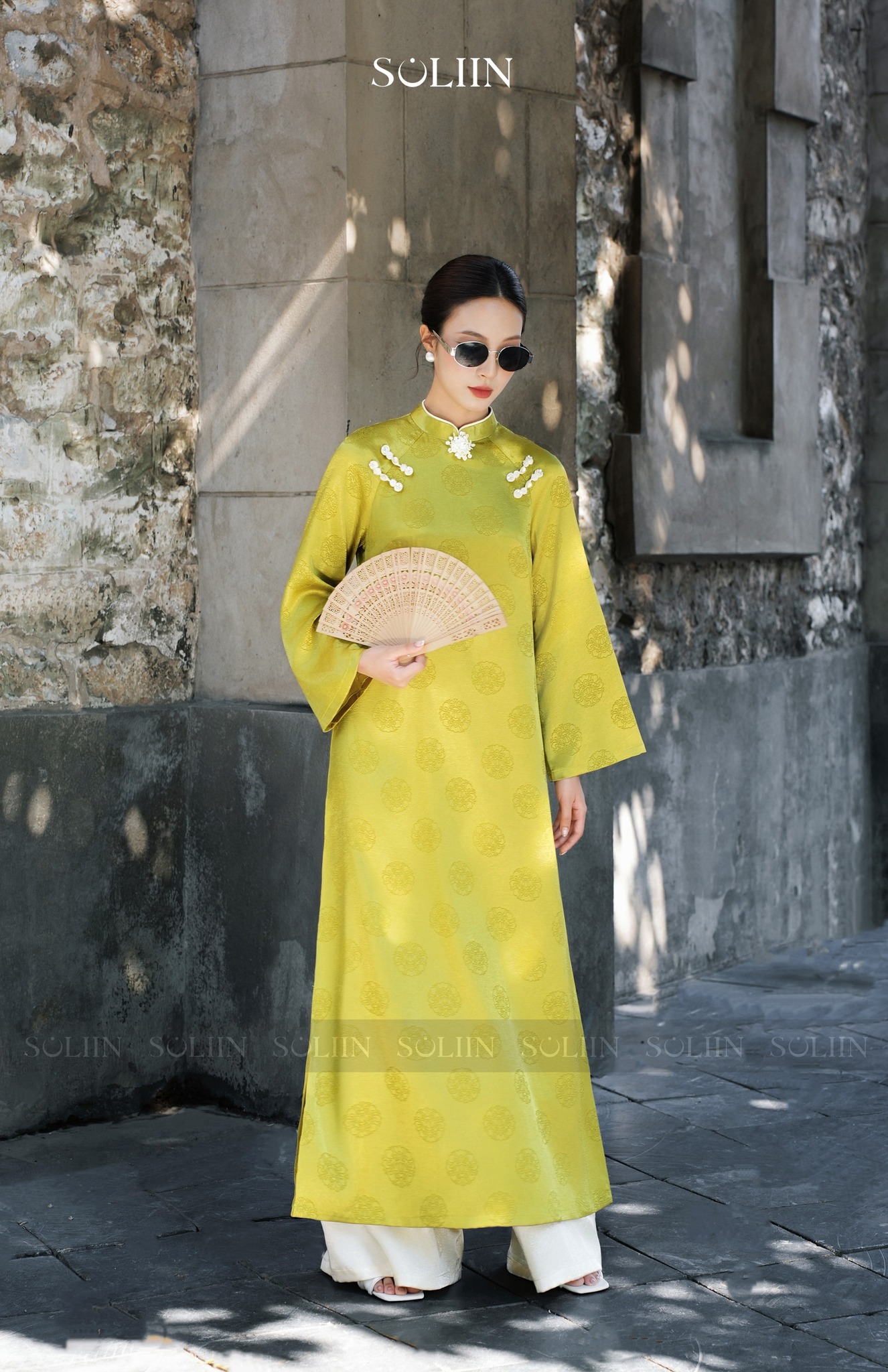 H&agrave; Tăng lại tạo trend &aacute;o d&agrave;i Tết: Local brand đồng loạt ra mắt c&aacute;c thiết kế, t&ocirc;n trọn kh&iacute; chất phụ nữ tuổi 35+- Ảnh 15.