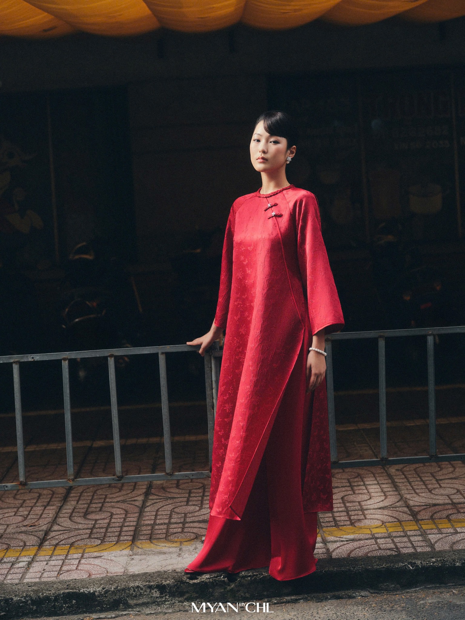 H&agrave; Tăng lại tạo trend &aacute;o d&agrave;i Tết: Local brand đồng loạt ra mắt c&aacute;c thiết kế, t&ocirc;n trọn kh&iacute; chất phụ nữ tuổi 35+- Ảnh 10.