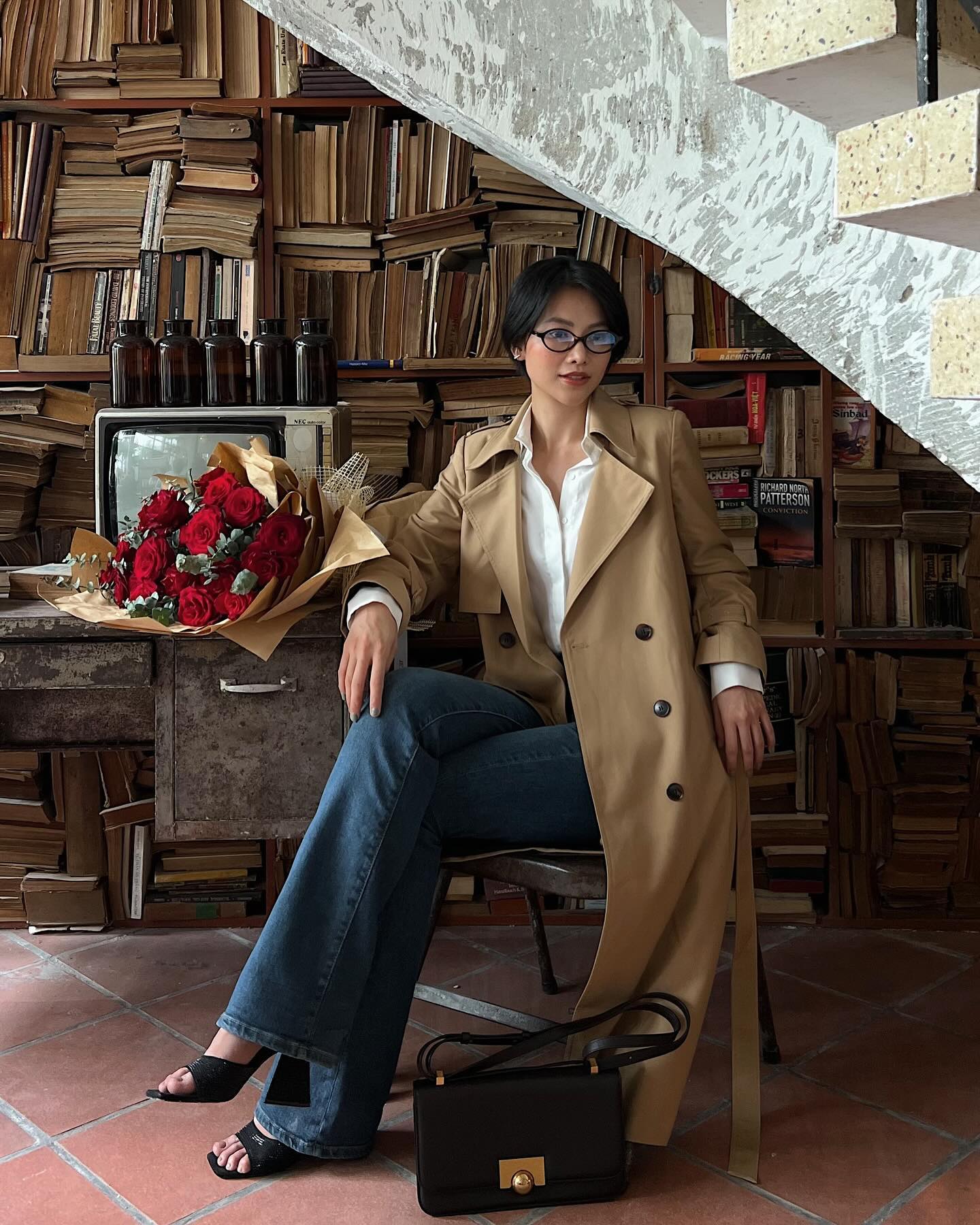 5 Mẫu áo khoác nữ sang chảnh giúp bạn hack tuổi cực hiệu quả - Ảnh 9. 5 Mẫu áo khoác nữ sang chảnh giúp bạn hack tuổi cực hiệu quả - Ảnh 9.