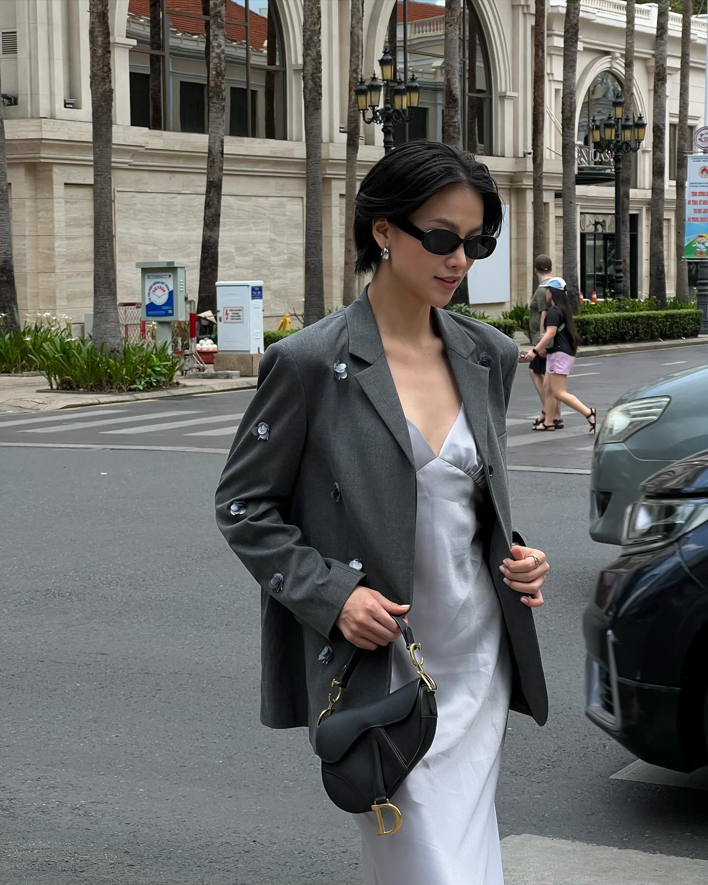 5 Mẫu áo khoác nữ sang chảnh giúp bạn hack tuổi cực hiệu quả - Ảnh 1. 5 Mẫu áo khoác nữ sang chảnh giúp bạn hack tuổi cực hiệu quả - Ảnh 1.