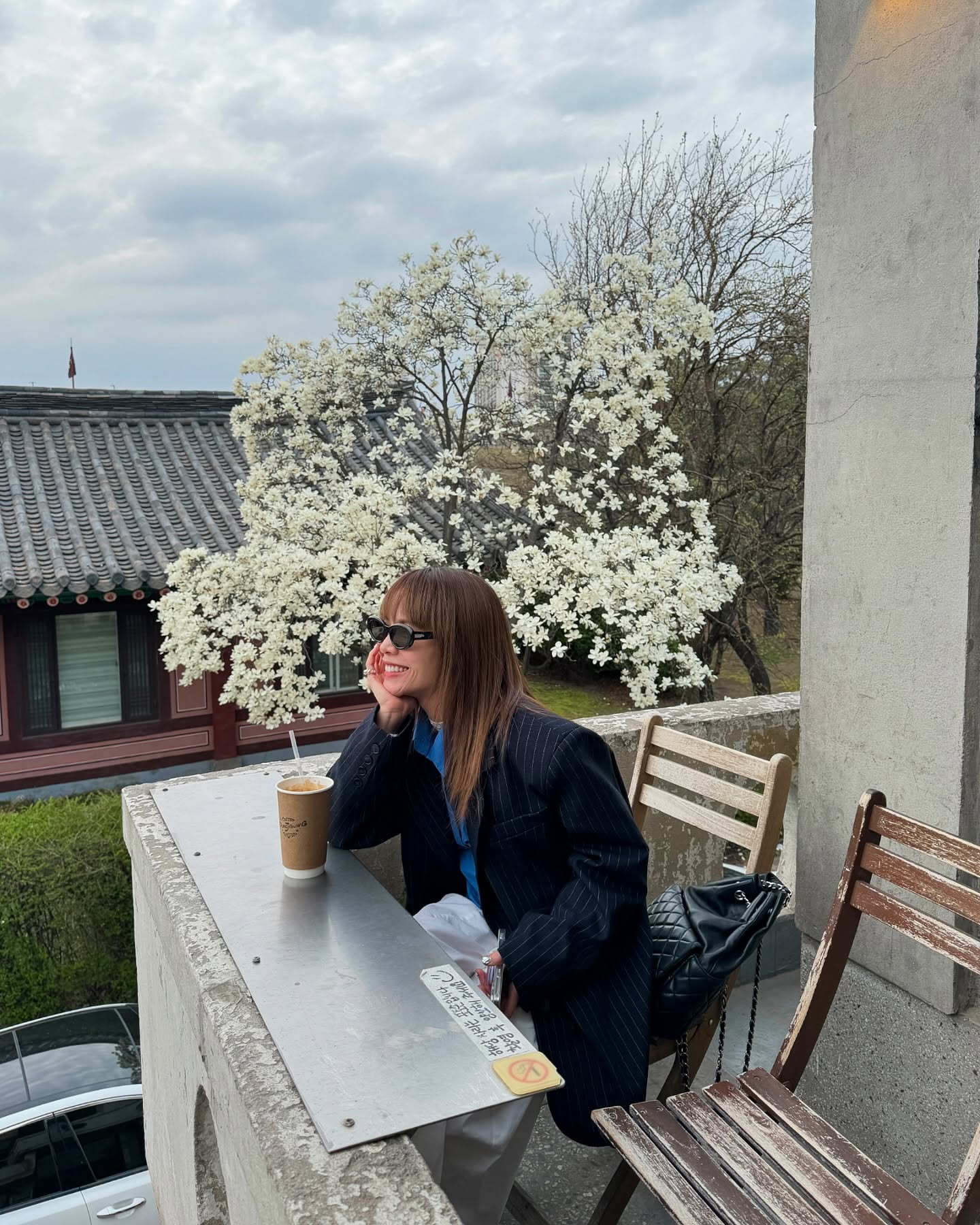 5 Mẫu áo khoác nữ sang chảnh giúp bạn hack tuổi cực hiệu quả - Ảnh 2. 5 Mẫu áo khoác nữ sang chảnh giúp bạn hack tuổi cực hiệu quả - Ảnh 2.