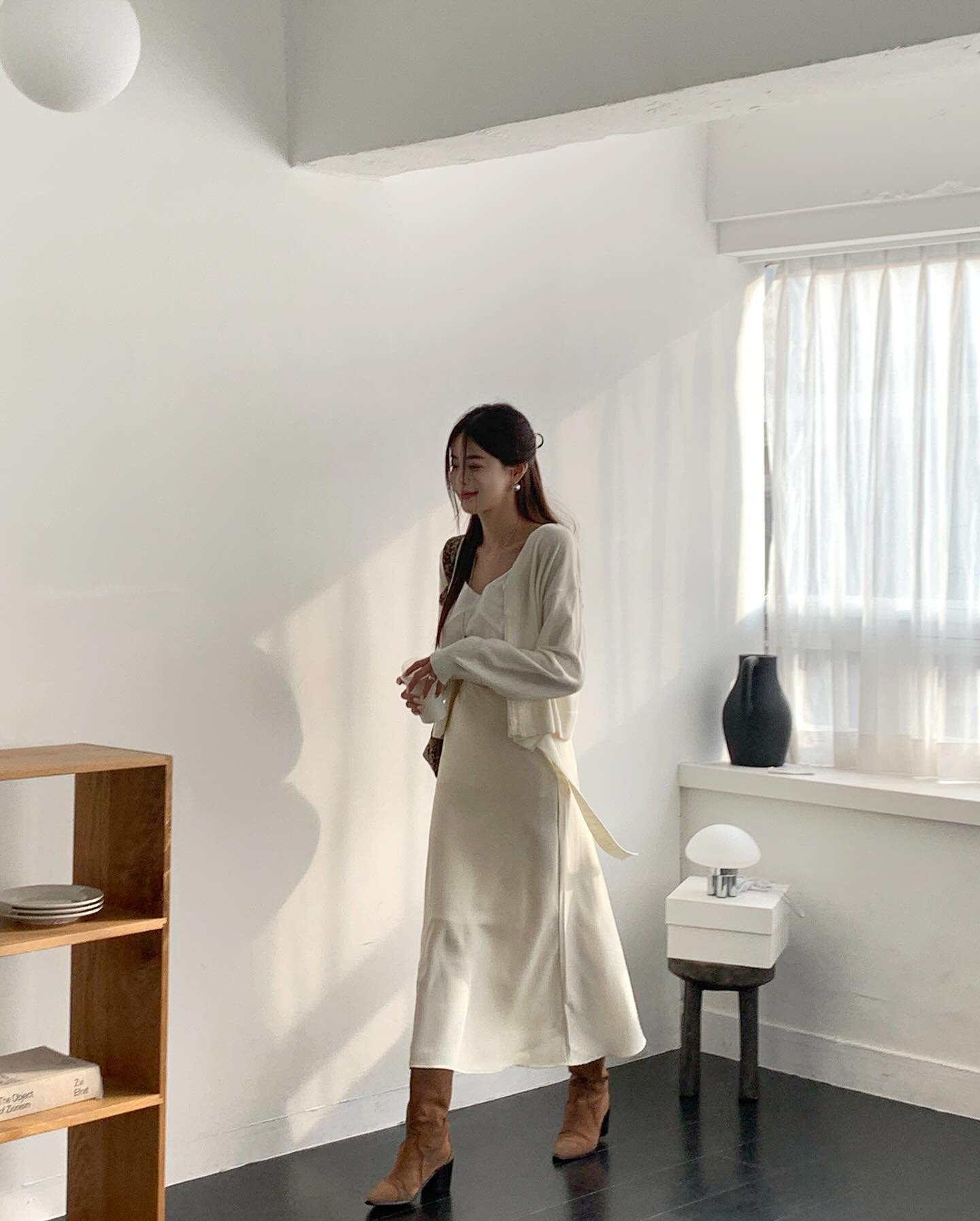 Chân váy sáng màu kết hợp 5 mẫu áo thời thượng không thể bỏ qua - Ảnh 12. Chân váy sáng màu kết hợp 5 mẫu áo thời thượng không thể bỏ qua - Ảnh 12.