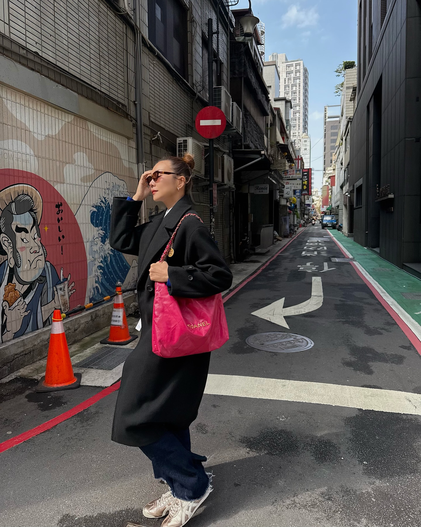 5 Mẫu áo khoác nữ sang chảnh giúp bạn hack tuổi cực hiệu quả - Ảnh 7. 5 Mẫu áo khoác nữ sang chảnh giúp bạn hack tuổi cực hiệu quả - Ảnh 7.