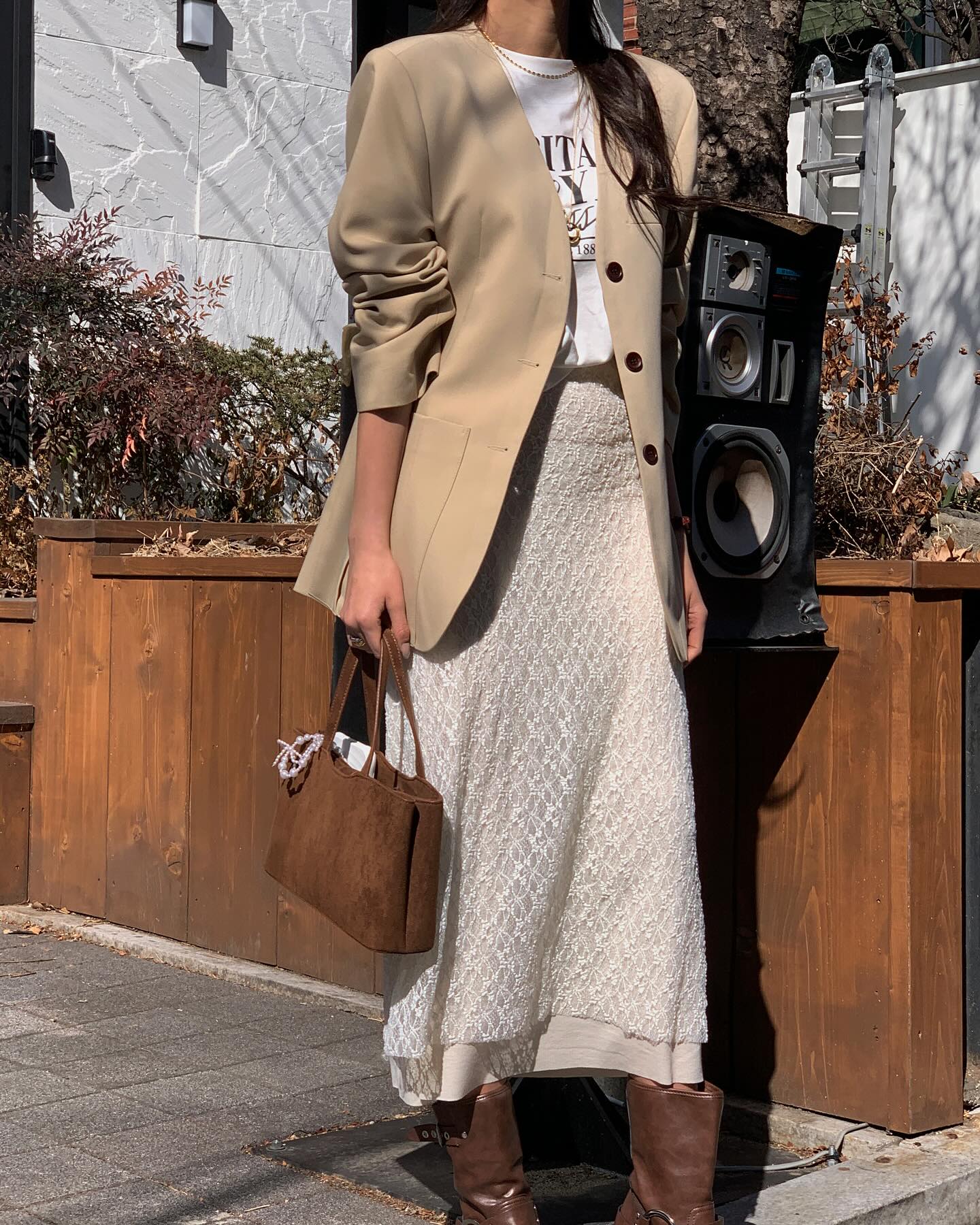 Chân váy sáng màu kết hợp 5 mẫu áo thời thượng không thể bỏ qua - Ảnh 1. Chân váy sáng màu kết hợp 5 mẫu áo thời thượng không thể bỏ qua - Ảnh 1.