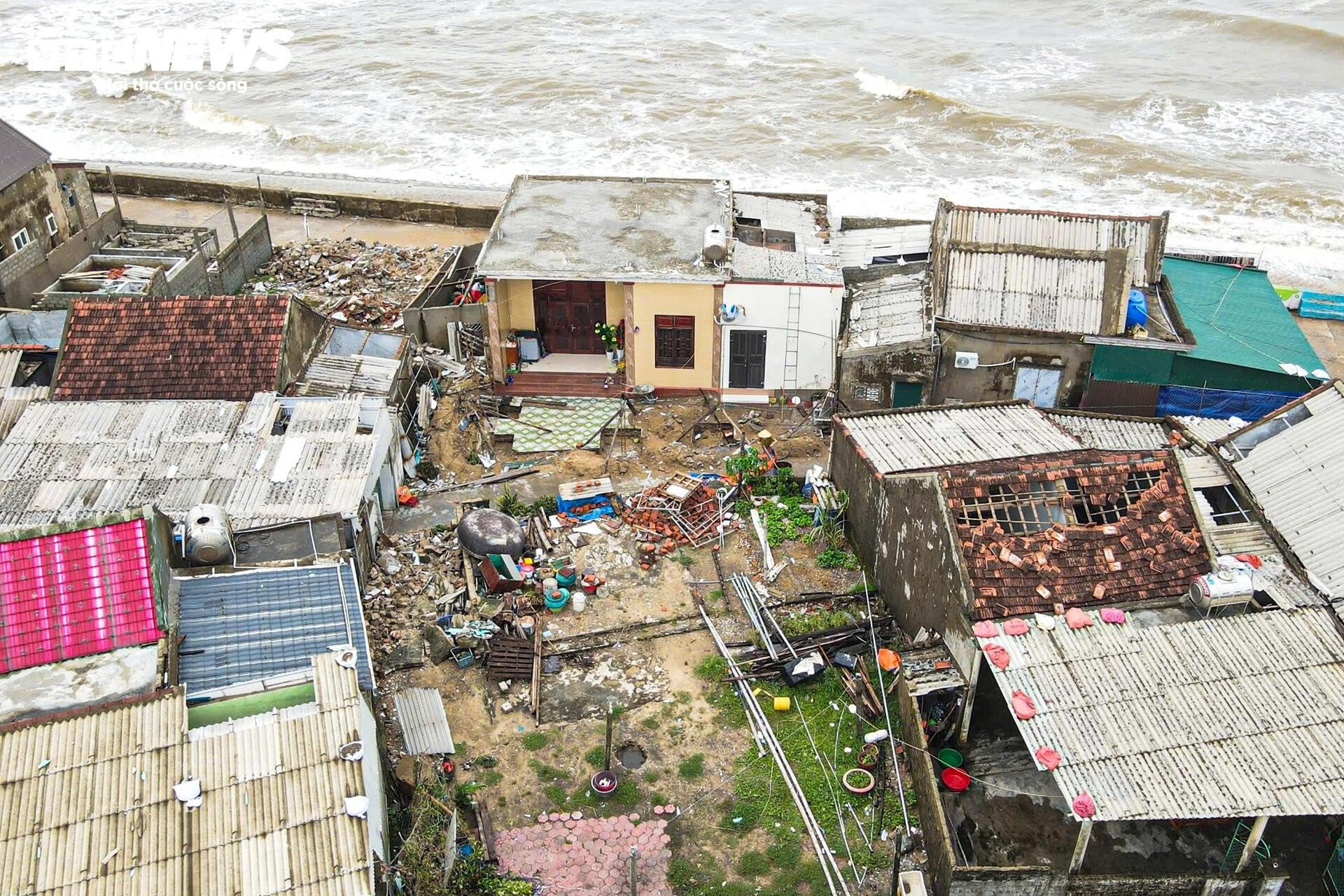 Bức tranh thi&ecirc;n tai khốc liệt năm 2025 qua những con số kỷ lục chưa từng ghi nhận: 419 người chết, cuốn tr&ocirc;i hơn 97.000 tỷ đồng- Ảnh 10.