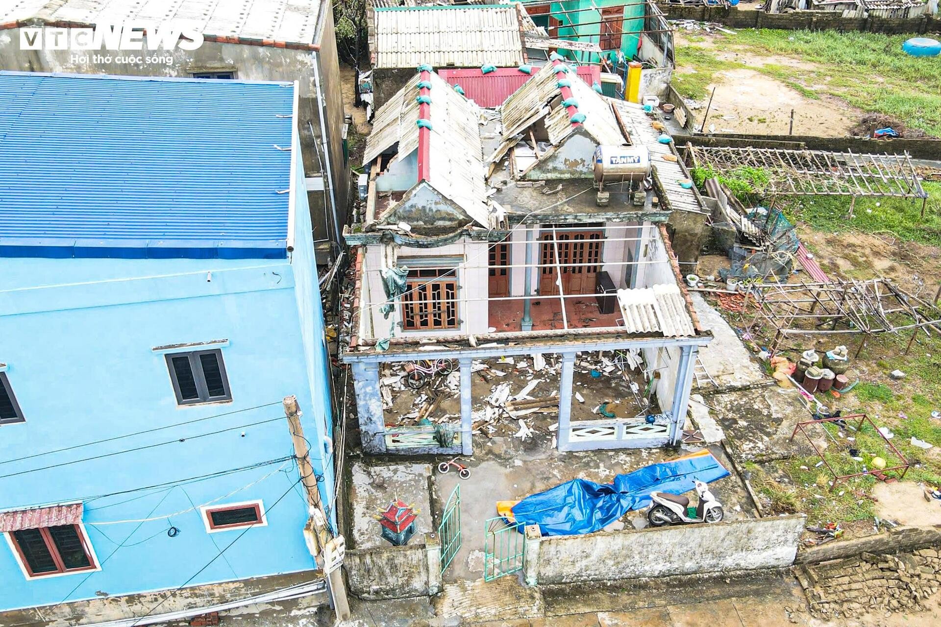 Bức tranh thi&ecirc;n tai khốc liệt năm 2025 qua những con số kỷ lục chưa từng ghi nhận: 419 người chết, cuốn tr&ocirc;i hơn 97.000 tỷ đồng- Ảnh 11.