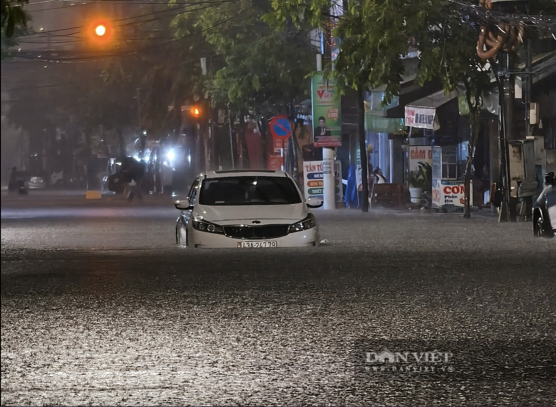 Bức tranh thi&ecirc;n tai khốc liệt năm 2025 qua những con số kỷ lục chưa từng ghi nhận: 419 người chết, cuốn tr&ocirc;i hơn 97.000 tỷ đồng- Ảnh 2.