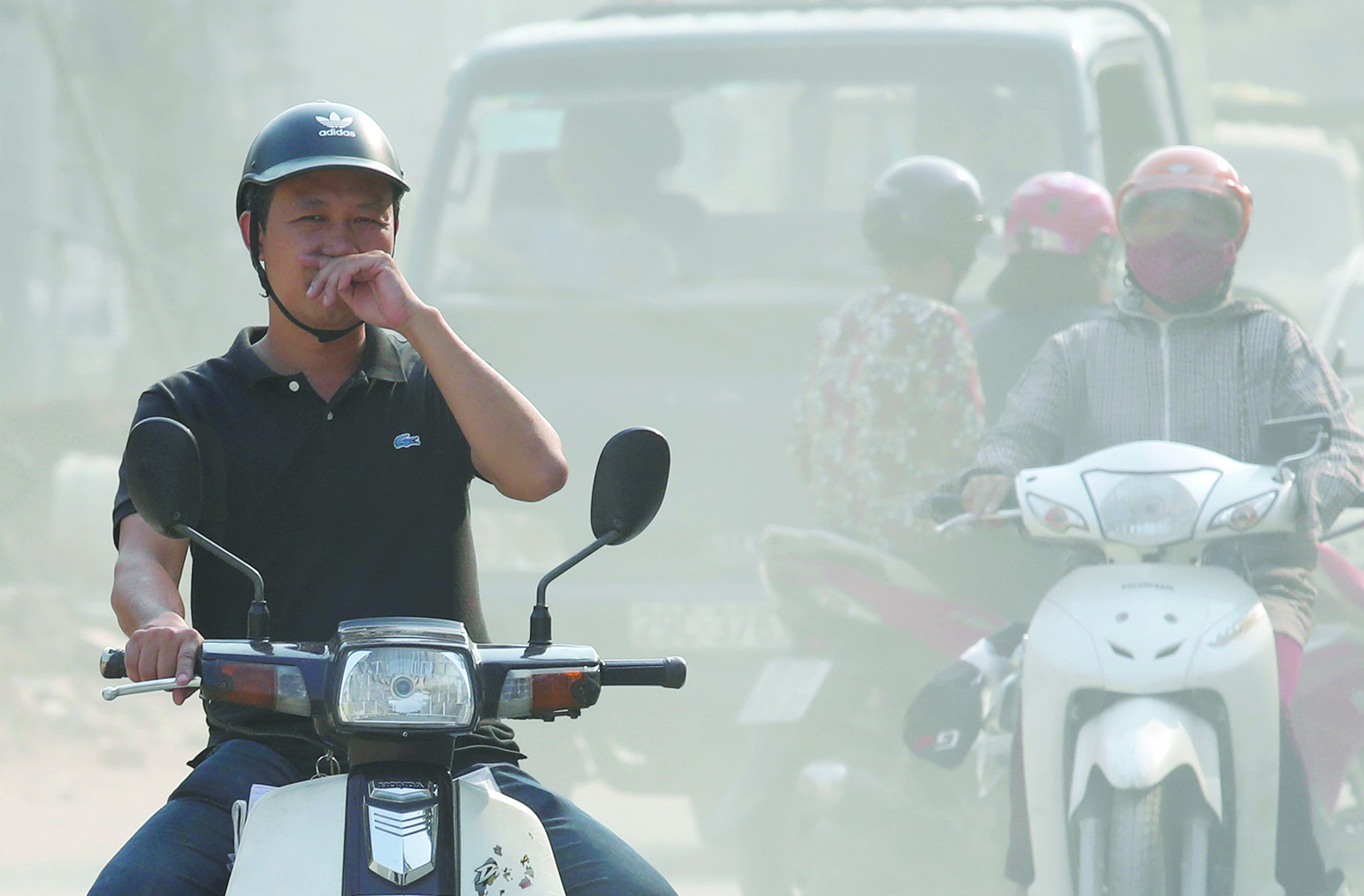 H&agrave; Nội &ocirc; nhiễm kh&ocirc;ng kh&iacute; trở lại: Mẹ đừng chủ quan khi đưa con đi đến nh&agrave; trẻ- Ảnh 1.