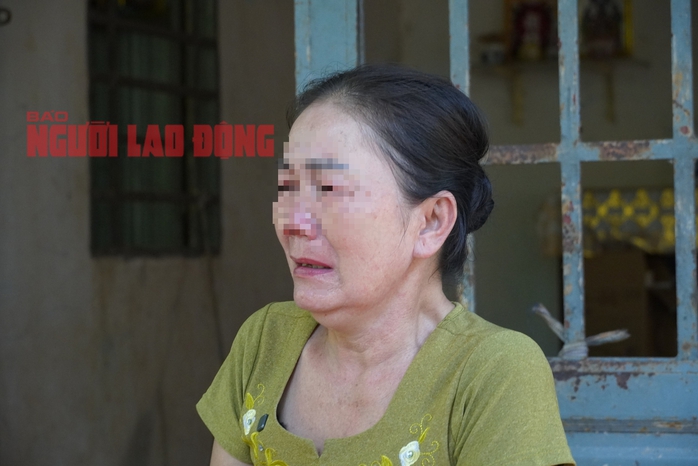 Vụ nam sinh nghi bị bắt c&oacute;c đưa qua Campuchia: Nước mắt người mẹ ngh&egrave;o, bệnh tật - Ảnh 1.
