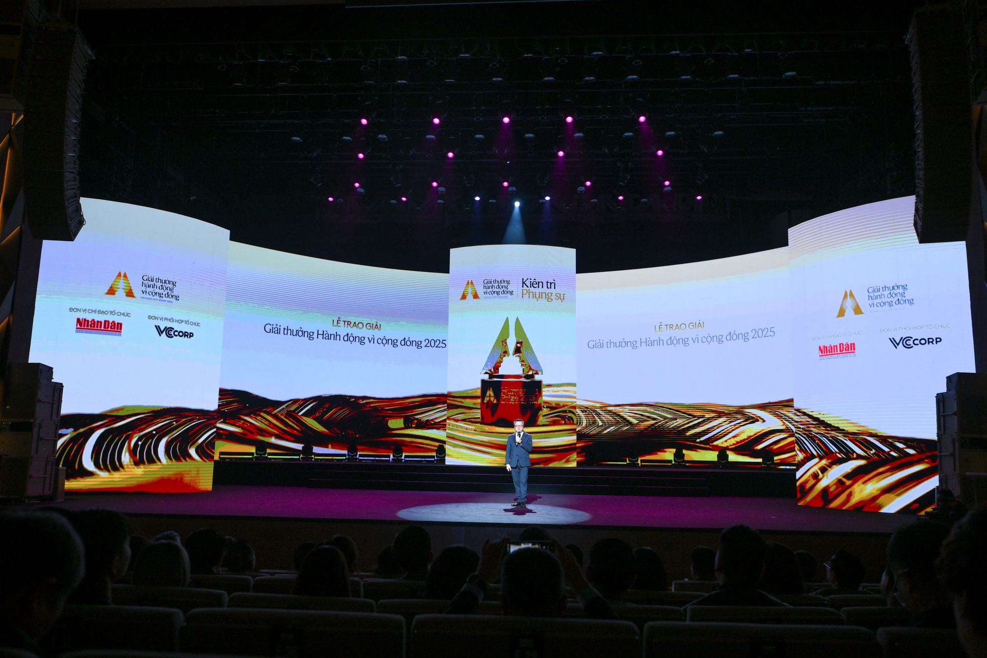 Giải thưởng H&agrave;nh động v&igrave; cộng đồng 2025: Khoảnh khắc x&uacute;c động tại Nh&agrave; h&aacute;t Hồ Gươm - Ảnh 10.