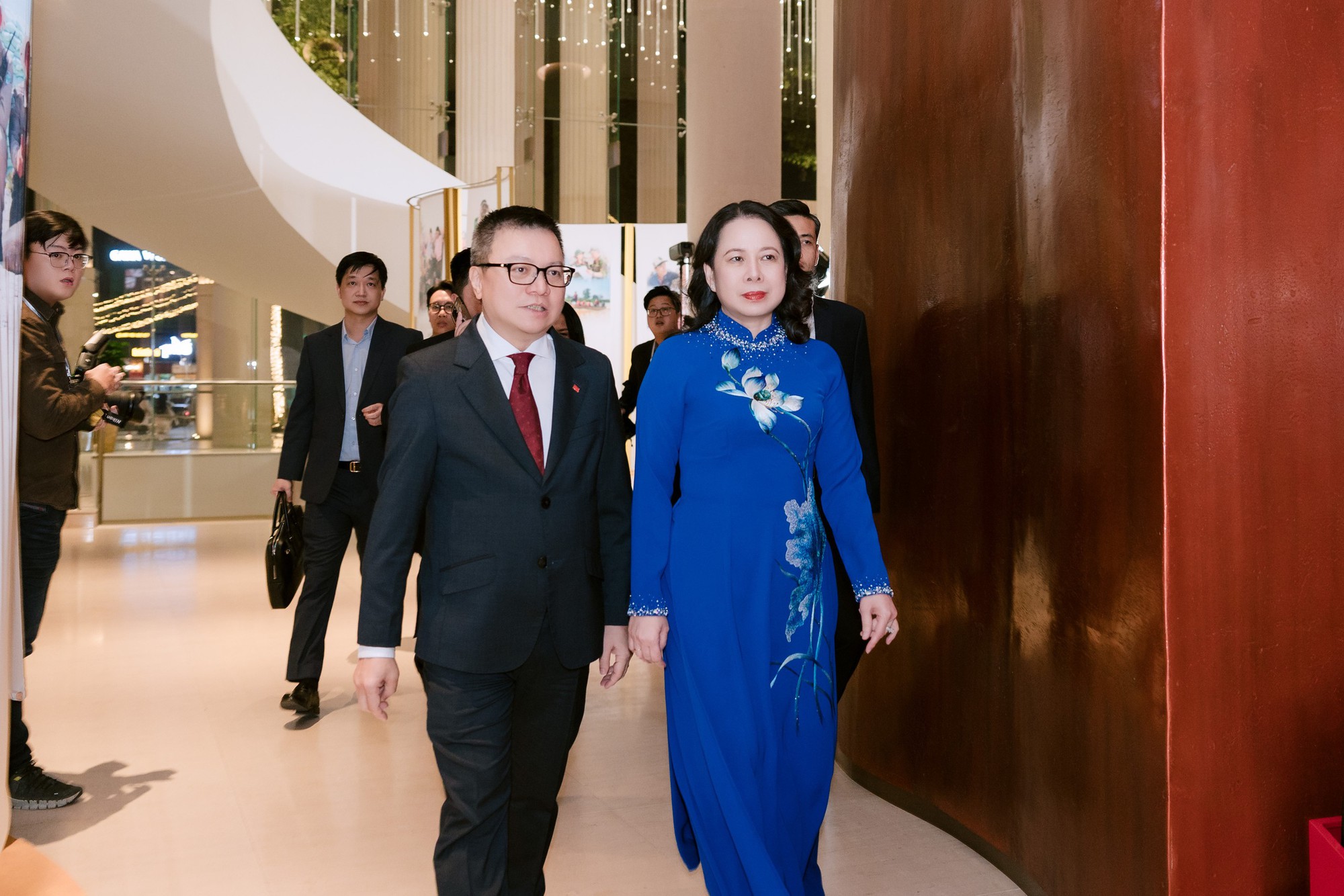 Giải thưởng H&agrave;nh động v&igrave; cộng đồng 2025: Khoảnh khắc x&uacute;c động tại Nh&agrave; h&aacute;t Hồ Gươm - Ảnh 1.