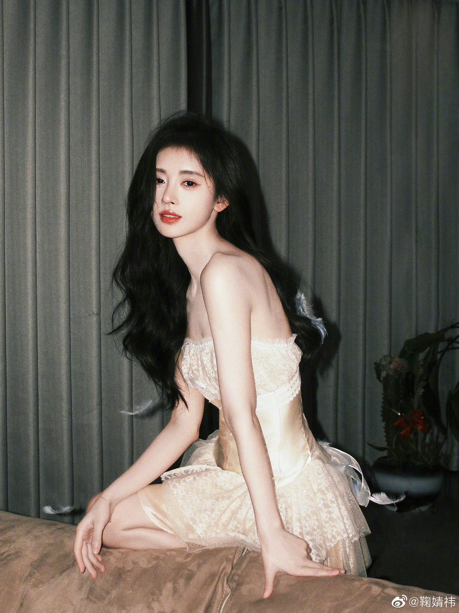 &ldquo;Mỹ nữ 4000 năm c&oacute; một&rdquo; khổ trăm bề v&igrave; c&ocirc;ng ty quản l&yacute;- Ảnh 1.