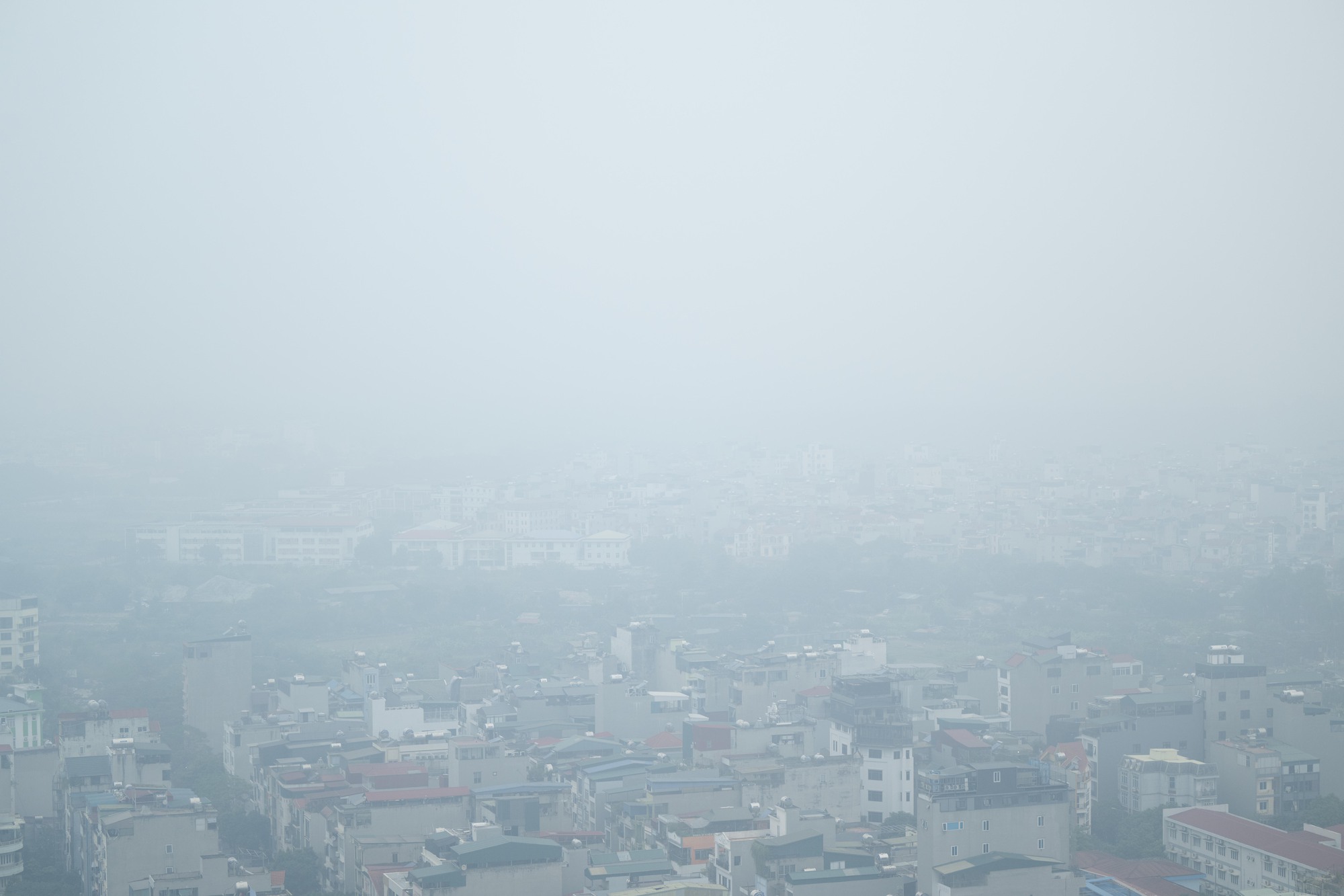 Kh&ocirc;ng kh&iacute; &ocirc; nhiễm bao tr&ugrave;m những ng&agrave;y cuối năm: H&agrave; Nội m&ugrave; mịt, TP.HCM tối sầm d&ugrave; đ&atilde; 8h s&aacute;ng- Ảnh 3.