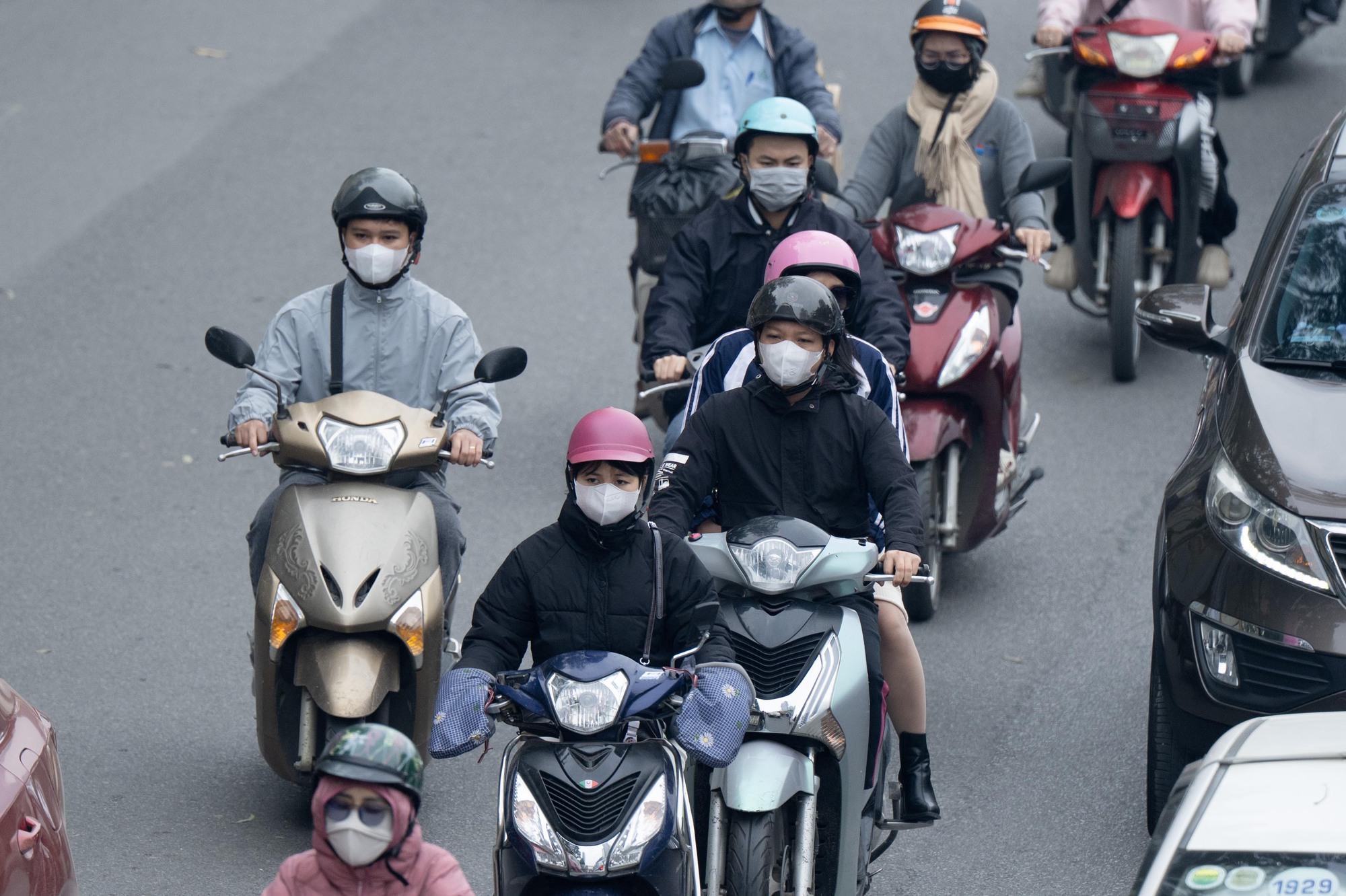 Kh&ocirc;ng kh&iacute; &ocirc; nhiễm bao tr&ugrave;m những ng&agrave;y cuối năm: H&agrave; Nội m&ugrave; mịt, TP.HCM tối sầm d&ugrave; đ&atilde; 8h s&aacute;ng- Ảnh 6.