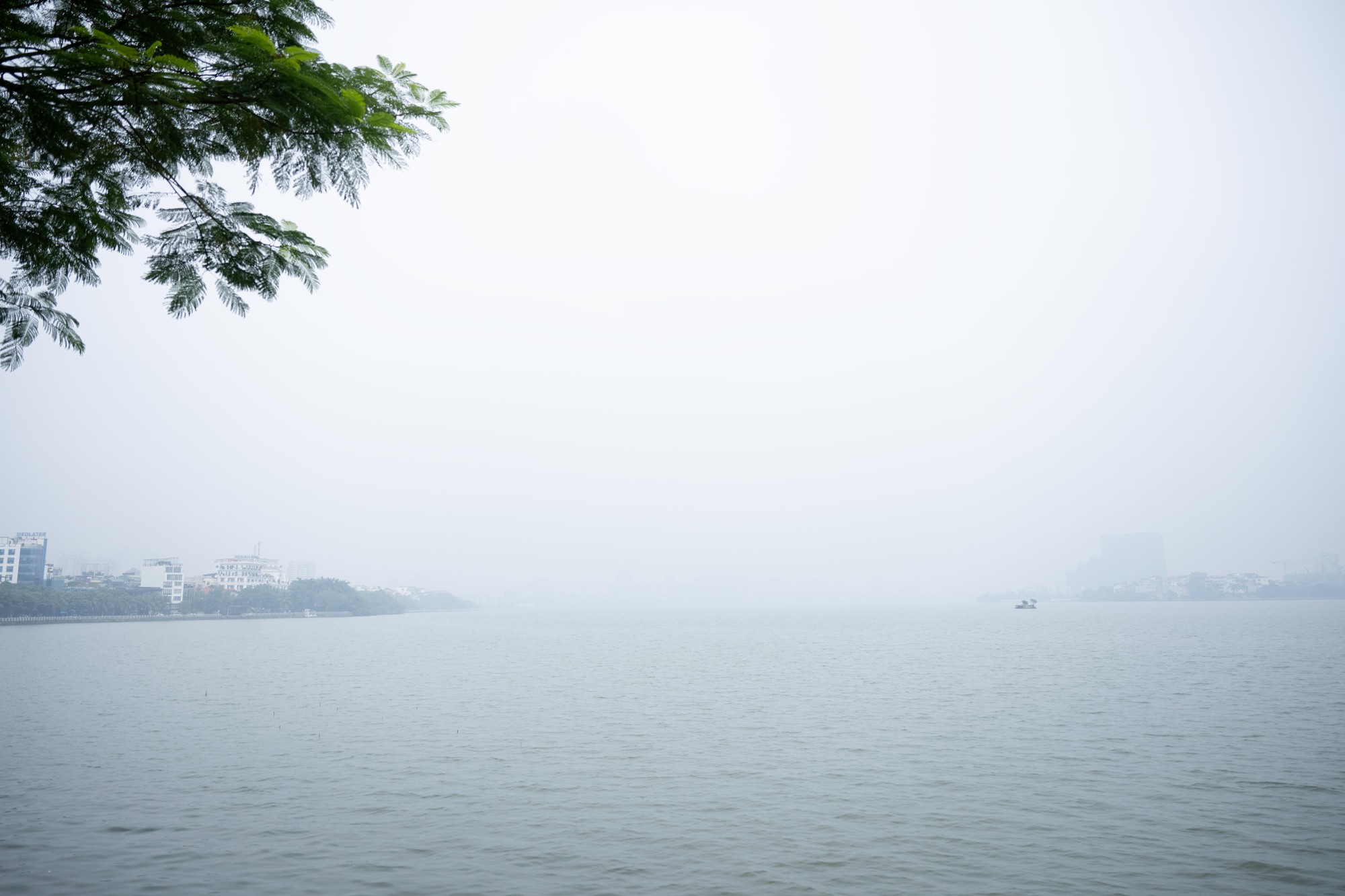 Kh&ocirc;ng kh&iacute; &ocirc; nhiễm bao tr&ugrave;m những ng&agrave;y cuối năm: H&agrave; Nội m&ugrave; mịt, TP.HCM tối sầm d&ugrave; đ&atilde; 8h s&aacute;ng- Ảnh 11.