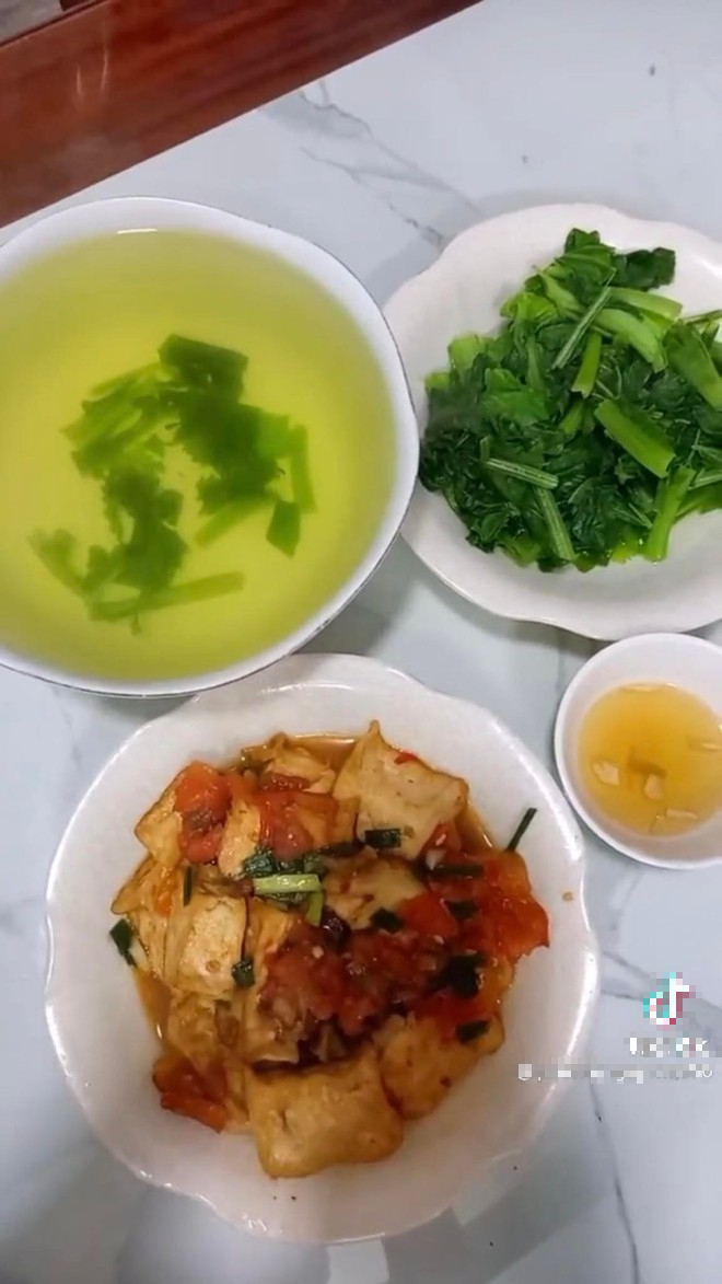 C&aacute;ch gi&uacute;p việc ti&ecirc;u 1 triệu/th&aacute;ng cho 4 người ăn g&acirc;y sốt: Mua 30kg gạo v&agrave; nguy&ecirc;n tắc mỗi bữa chỉ 1 m&oacute;n- Ảnh 4.