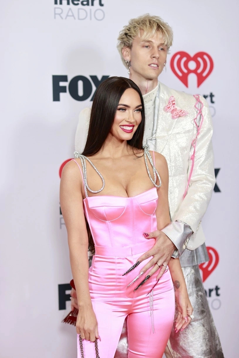 megan-fox-engaged-to-mgk-video-ring-08-1765936193767-1765936195422495468449.jpg