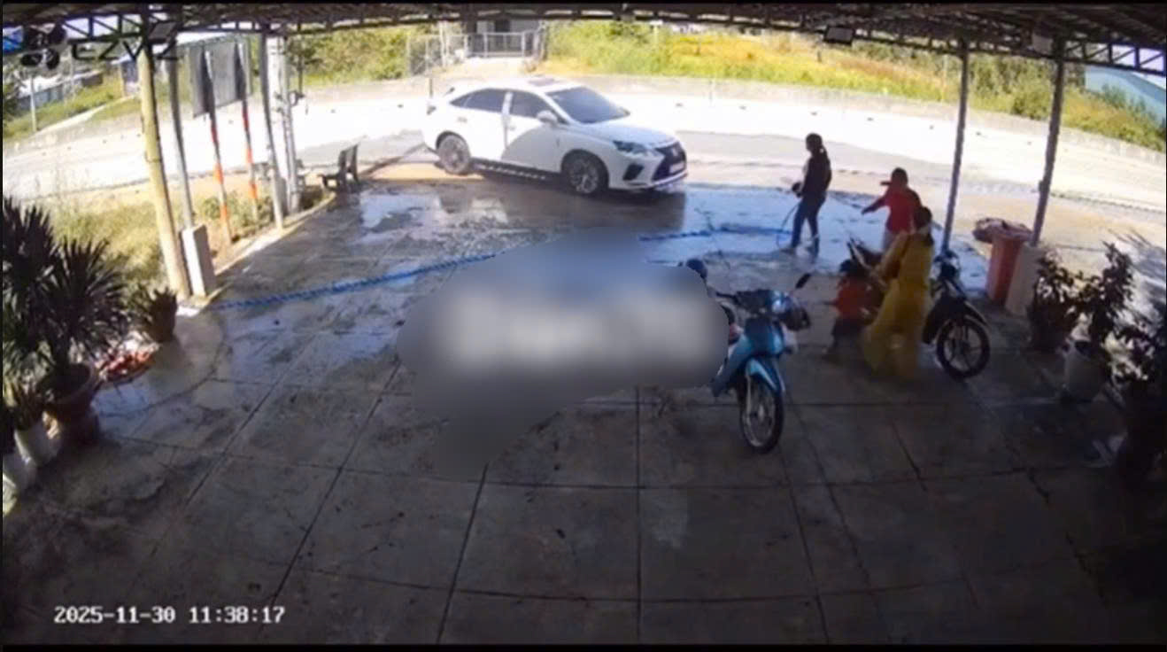 Vụ việc lao xe v&agrave;o người th&acirc;n ở T&acirc;y Ninh g&acirc;y chấn động dư luận - Ảnh 1.