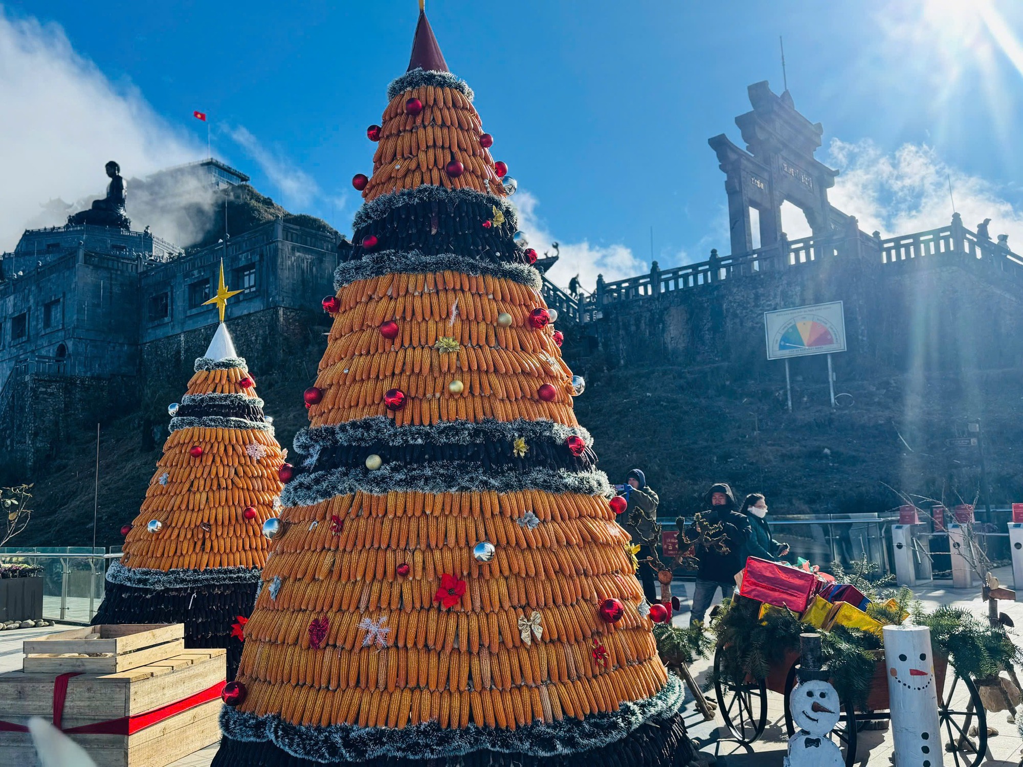 Chiều nay: Một nơi tại Việt Nam xuống 1 độ C, tuyết đã rơi!- Ảnh 4. Chiều nay: Một nơi tại Việt Nam xuống 1 độ C, tuyết đã rơi!- Ảnh 4.