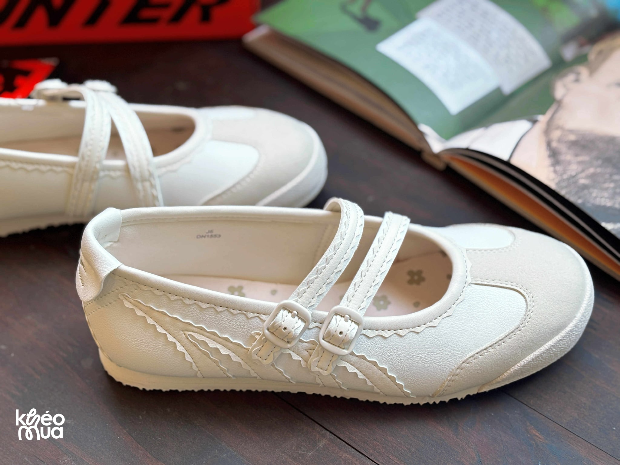 Đ&ocirc;i gi&agrave;y &ldquo;vừa ra mắt đ&atilde; qu&aacute; kh&oacute; để mua&rdquo; của Biti&rsquo;s: D&aacute;ng quốc tế, gi&aacute; Việt Nam v&agrave; tranh c&atilde;i s&ocirc;i nổi giữa &ldquo;mua h&agrave;ng hiệu&rdquo; hay &ldquo;vừa gi&aacute;&rdquo; mới l&agrave; tối ưu? - Ảnh 1.