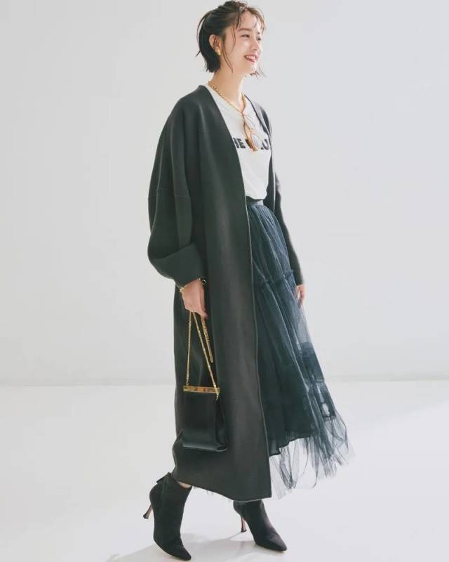 Hóa ra level sang chảnh gấp 10 lần của áo khoác đen không nằm ở giá tiền, mà giấu kín trong 2 từ khóa này!- Ảnh 6.