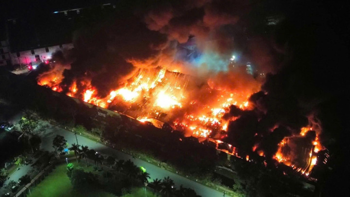 Ch&aacute;y lớn tại C&ocirc;ng ty cổ phần c&ocirc;ng nghiệp Quảng An ở Bắc Ninh , nhiều tiếng nổ vang - Ảnh 1.