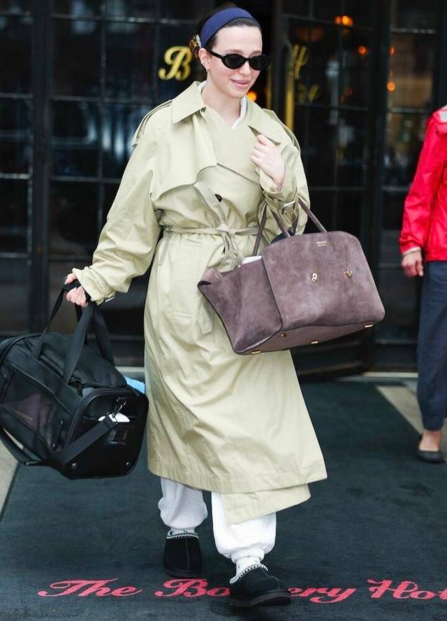 Đ&ocirc;ng n&agrave;y diện &aacute;o kho&aacute;c d&agrave;i v&agrave; quần: Phong c&aacute;ch đẳng cấp cho người phụ nữ th&agrave;nh đạt - Ảnh 14.