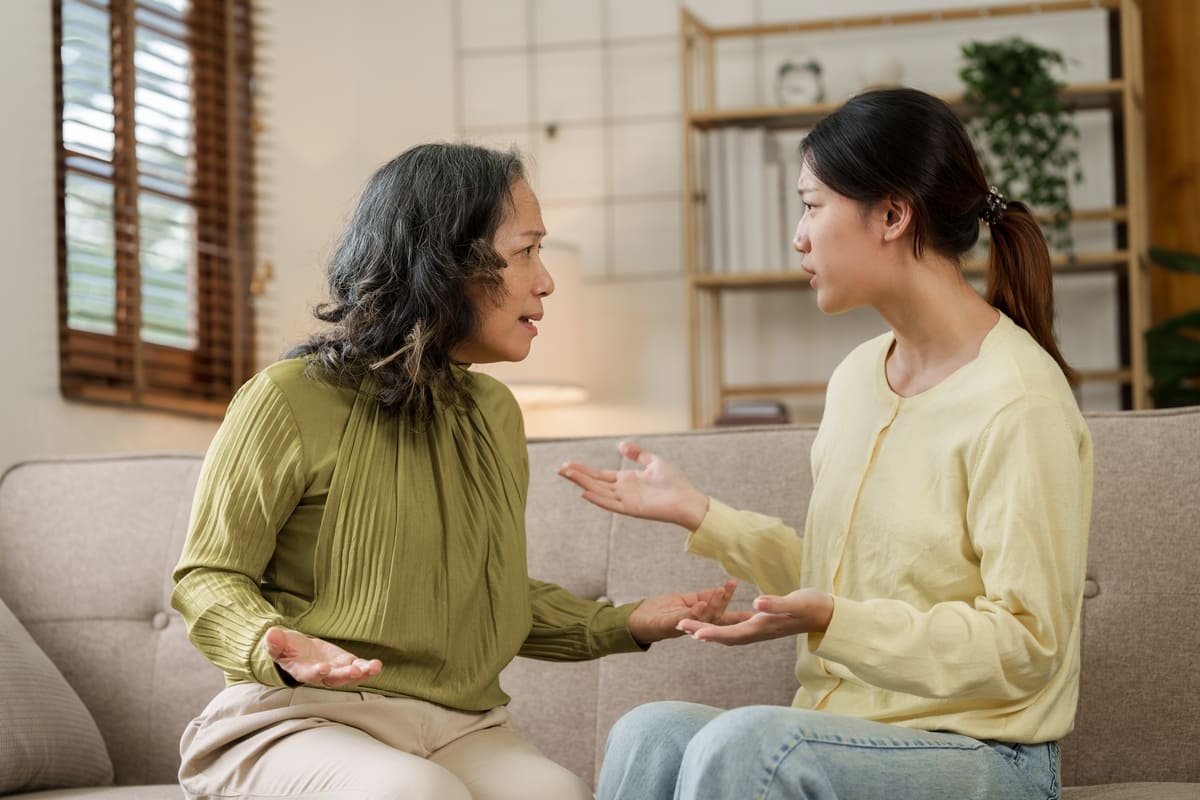 Sống chung với mẹ chồng: 5 giờ s&aacute;ng mở camera thấy mẹ đ&atilde; dậy qu&eacute;t nh&agrave;, n&agrave;ng d&acirc;u L&Agrave;M NGAY điều n&agrave;y!- Ảnh 2.