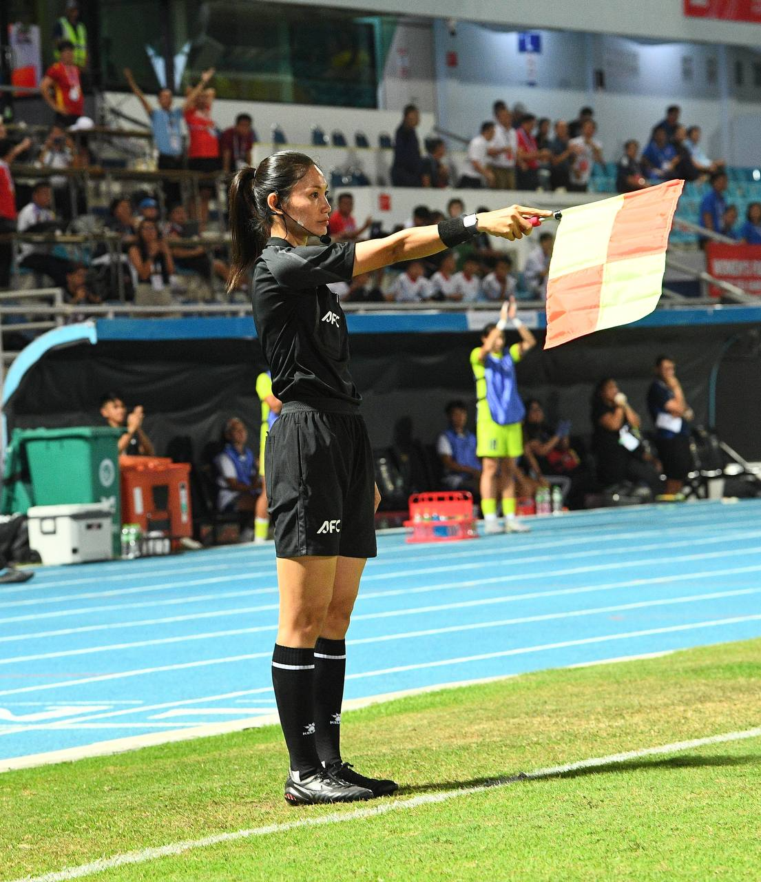 Tình trạng trọng tài Lào khiến đt nữ Việt Nam mất oan bàn thắng ở SEA Games 33 - Ảnh 2. Tình trạng trọng tài Lào khiến đt nữ Việt Nam mất oan bàn thắng ở SEA Games 33 - Ảnh 2.
