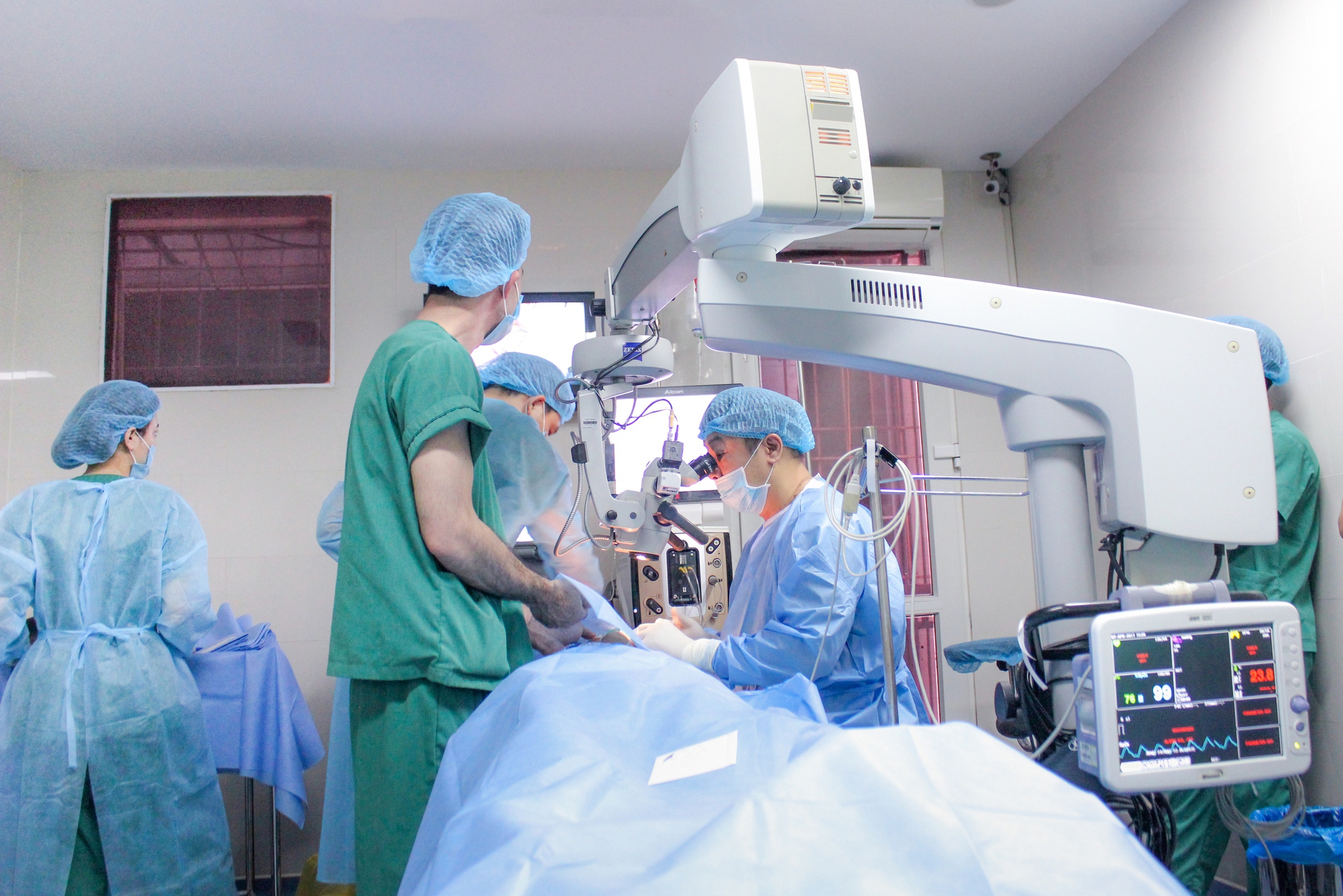 Hành trình Mắt Sáng Cộng Đồng: Giúp triệu đôi mắt người Việt sáng khỏe - Ảnh 3. Hành trình Mắt Sáng Cộng Đồng: Giúp triệu đôi mắt người Việt sáng khỏe - Ảnh 3.