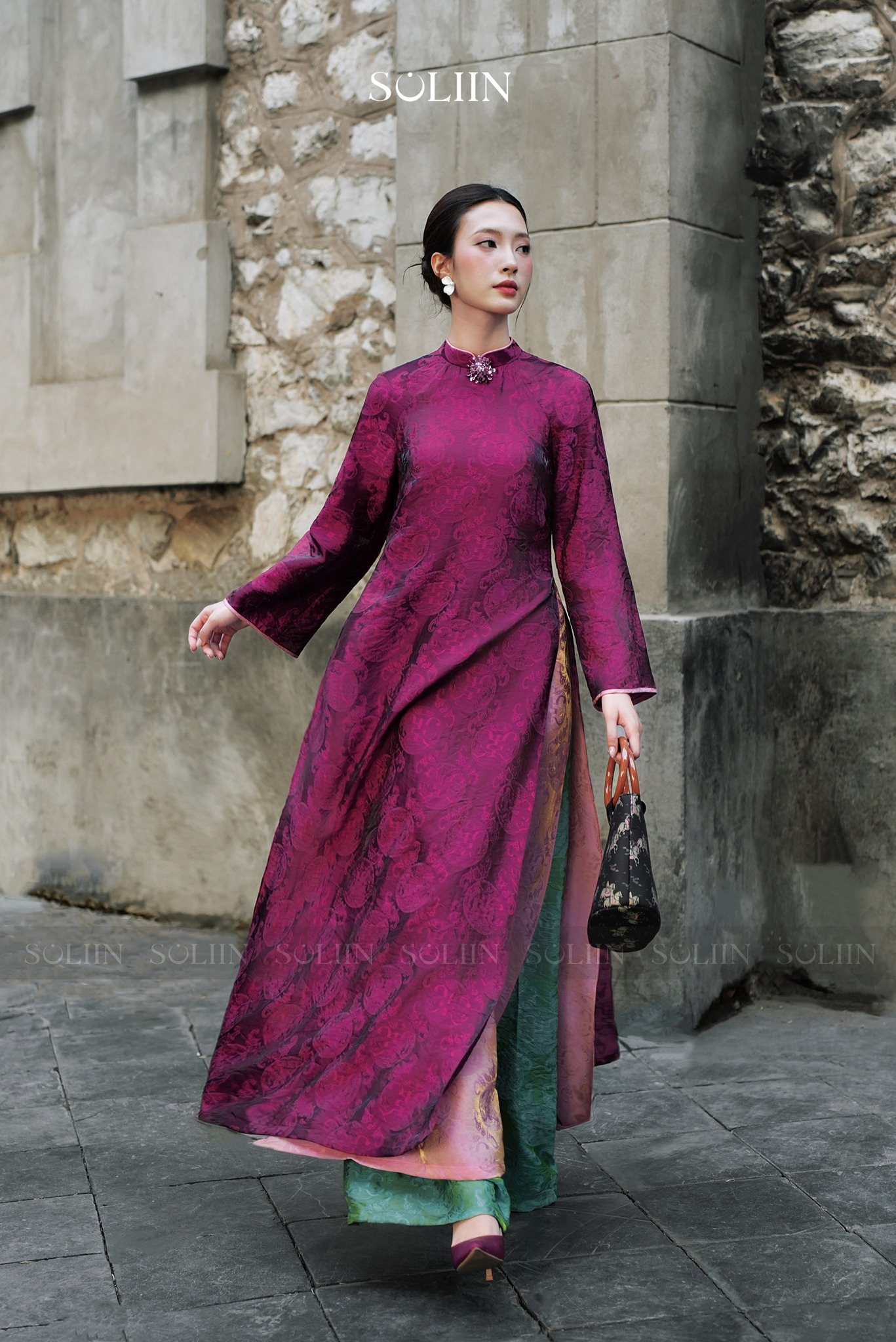 Tâm điểm xu hướng áo dài Tết 2026: Áo dài tà kép (4 tà) nhân đôi vẻ thướt tha, sang chảnh cho phái đẹp- Ảnh 4.