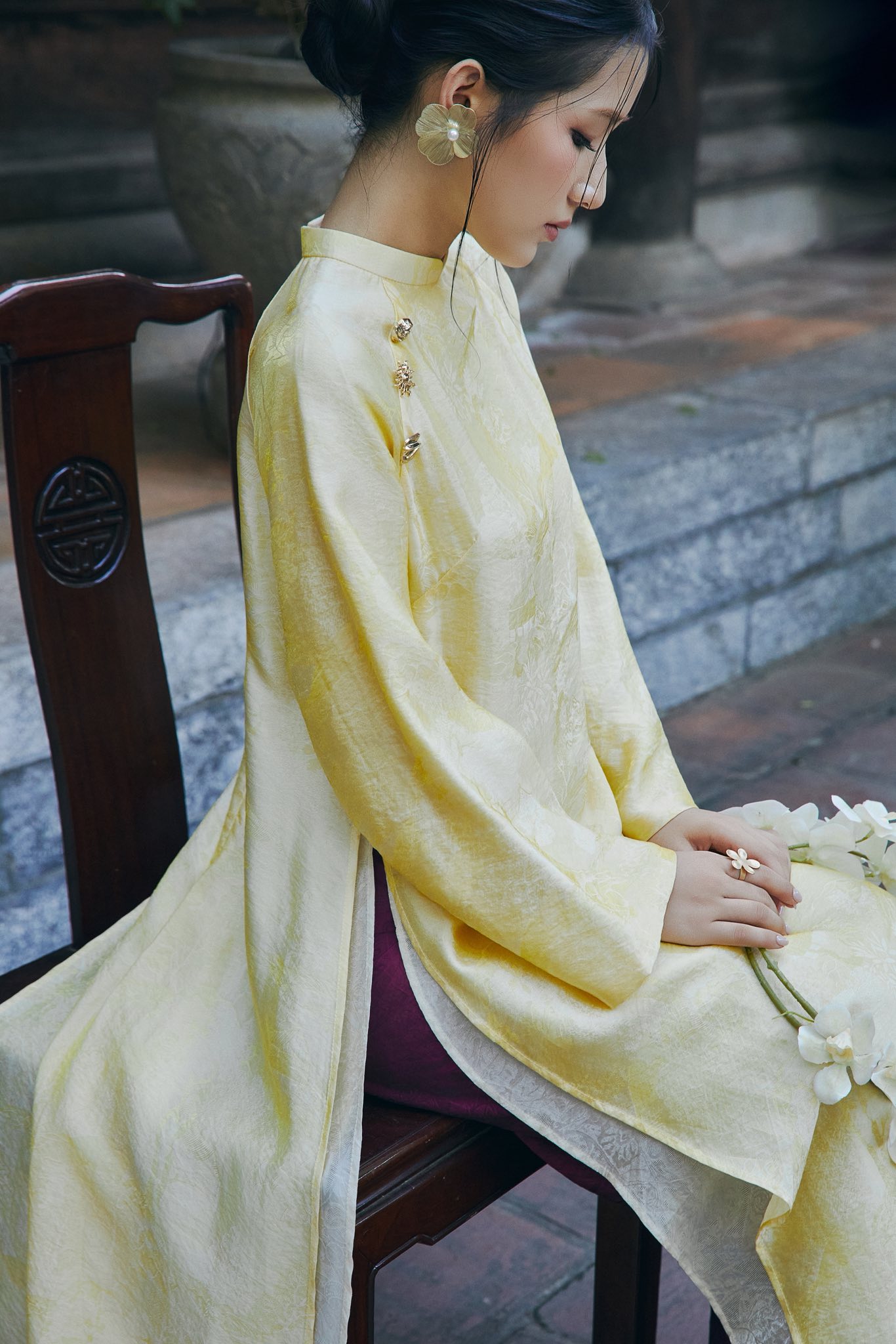 Tâm điểm xu hướng áo dài Tết 2026: Áo dài tà kép (4 tà) nhân đôi vẻ thướt tha, sang chảnh cho phái đẹp- Ảnh 11.