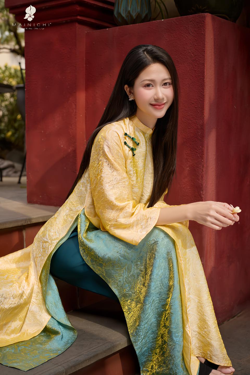 Tâm điểm xu hướng áo dài Tết 2026: Áo dài tà kép (4 tà) nhân đôi vẻ thướt tha, sang chảnh cho phái đẹp- Ảnh 13.