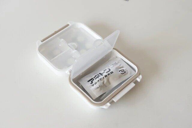 Phụ nữ 40+ n&ecirc;n bỏ 7 m&oacute;n n&agrave;y khỏi t&uacute;i x&aacute;ch &ndash; nhiều người thử v&agrave; bất ngờ v&igrave; kết quả - Ảnh 5.