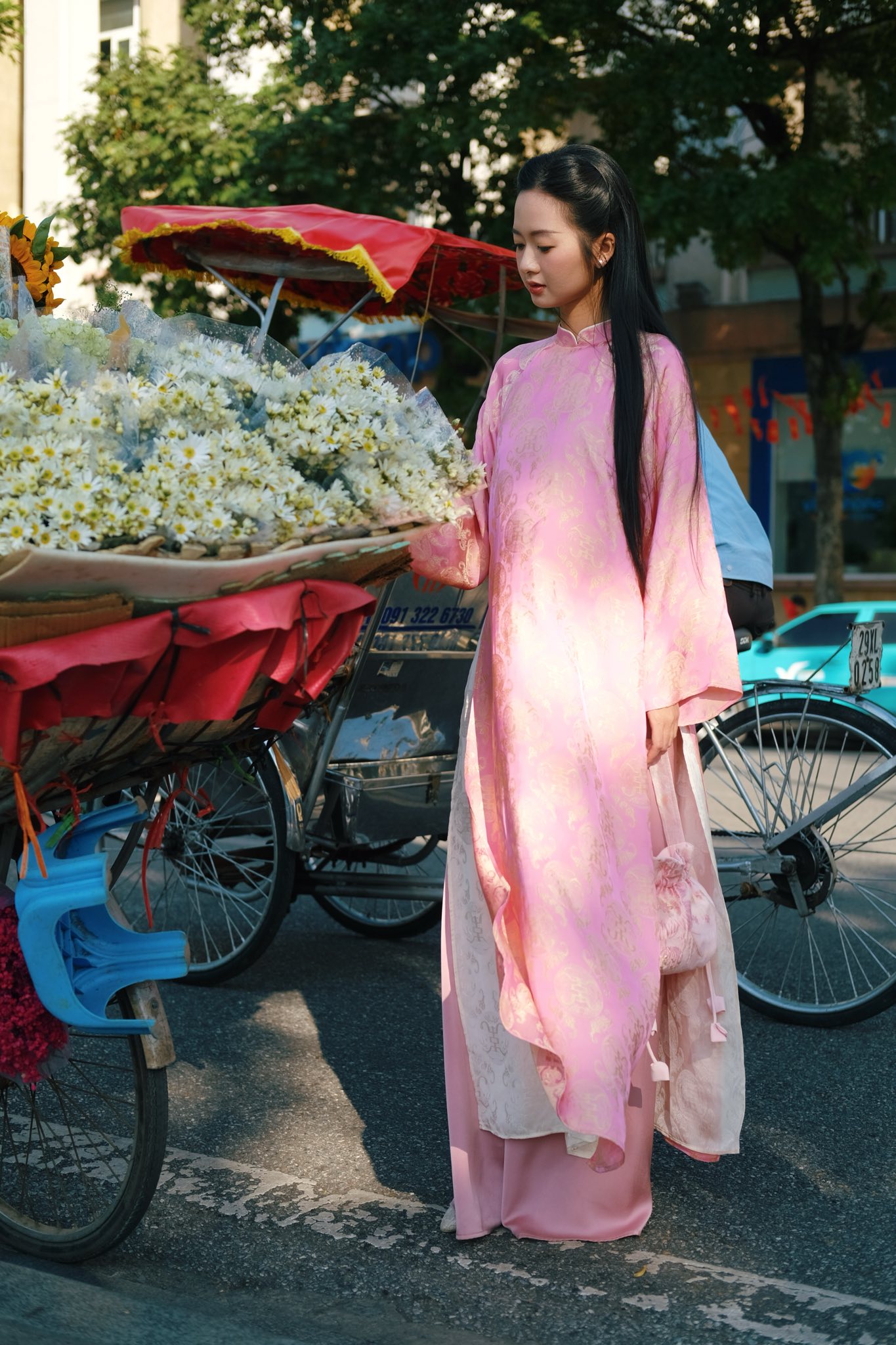 Tâm điểm xu hướng áo dài Tết 2026: Áo dài tà kép (4 tà) nhân đôi vẻ thướt tha, sang chảnh cho phái đẹp- Ảnh 14.