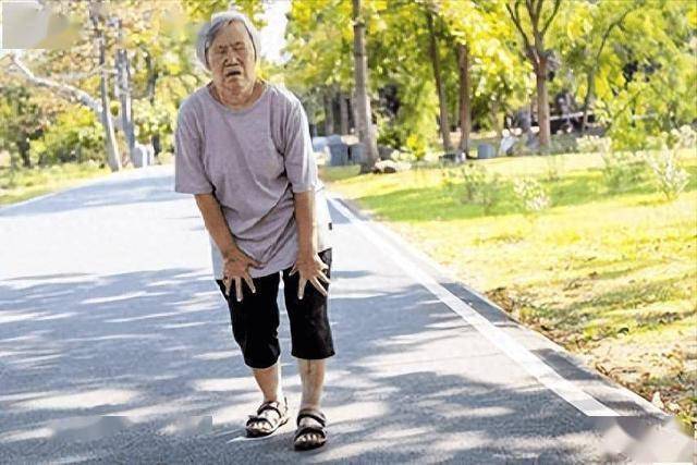 Có 2 dấu hiệu đi lại này thì cảnh giác bệnh suy thận sắp 