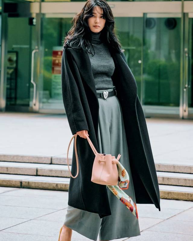 Hóa ra level sang chảnh gấp 10 lần của áo khoác đen không nằm ở giá tiền, mà giấu kín trong 2 từ khóa này!- Ảnh 11.