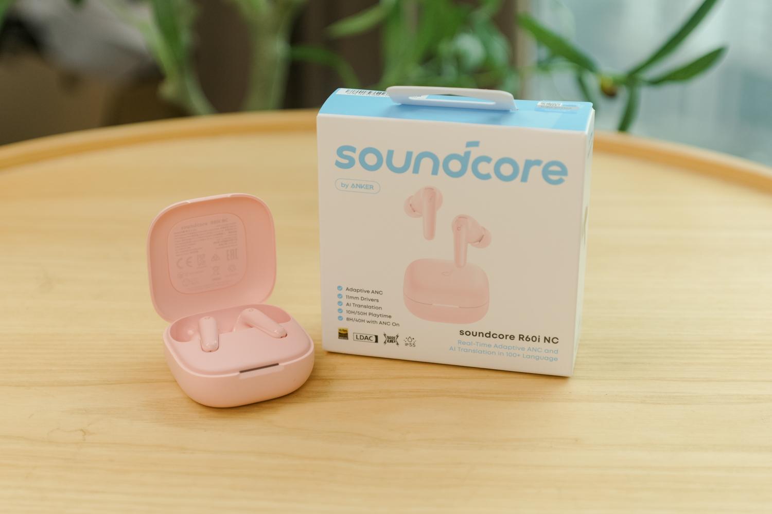 Dùng thử tai nghe Anker soundcore R60i NC phiên bản màu hồng: Nhẹ nhàng, dễ dùng, chống ồn vừa đủ, pin cả tuần- Ảnh 1. Dùng thử tai nghe Anker soundcore R60i NC phiên bản màu hồng: Nhẹ nhàng, dễ dùng, chống ồn vừa đủ, pin cả tuần- Ảnh 1.