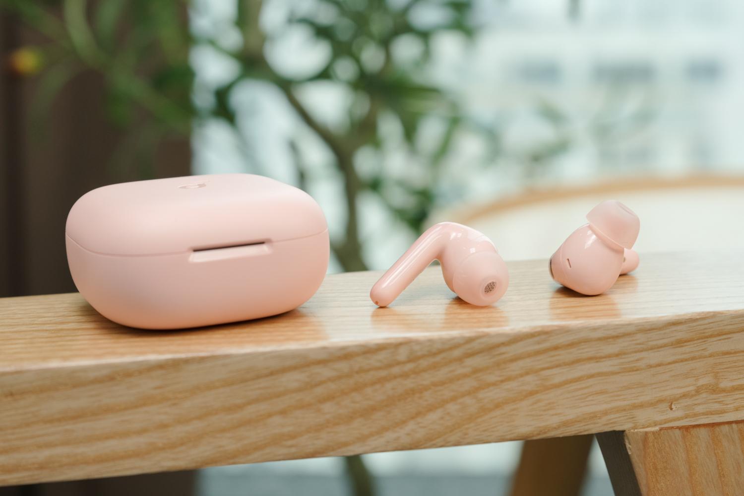 Dùng thử tai nghe Anker soundcore R60i NC phiên bản màu hồng: Nhẹ nhàng, dễ dùng, chống ồn vừa đủ, pin cả tuần- Ảnh 4. Dùng thử tai nghe Anker soundcore R60i NC phiên bản màu hồng: Nhẹ nhàng, dễ dùng, chống ồn vừa đủ, pin cả tuần- Ảnh 4.